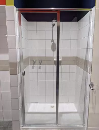 Bathroom in Tolarno Hotel