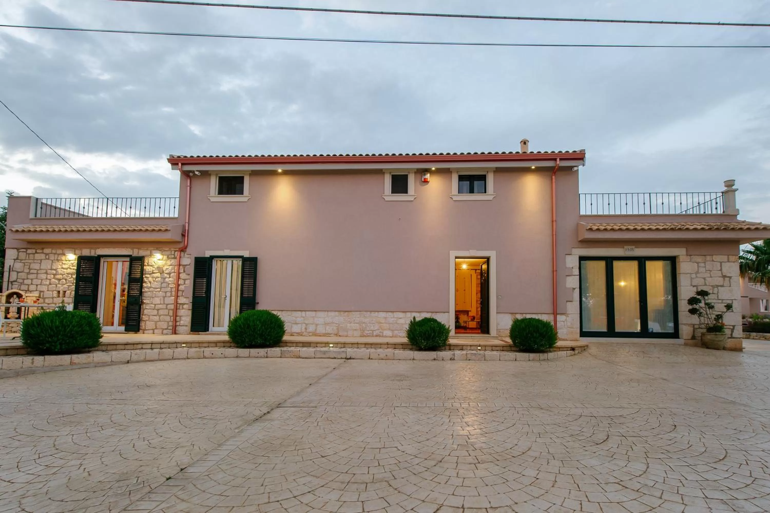 Inner courtyard view in Barokhouse