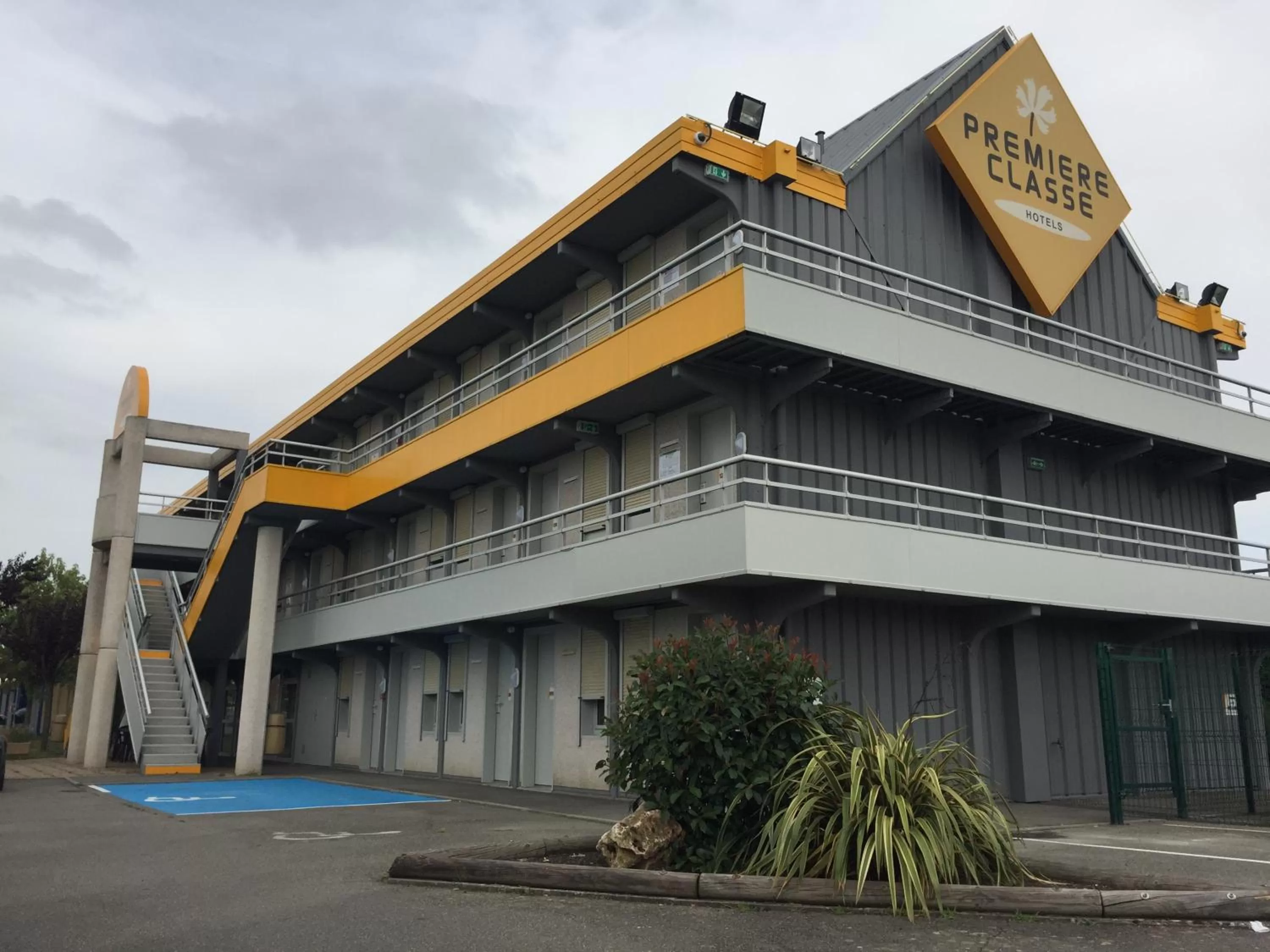 Property building in Premiere Classe Toulouse Sud - Portet