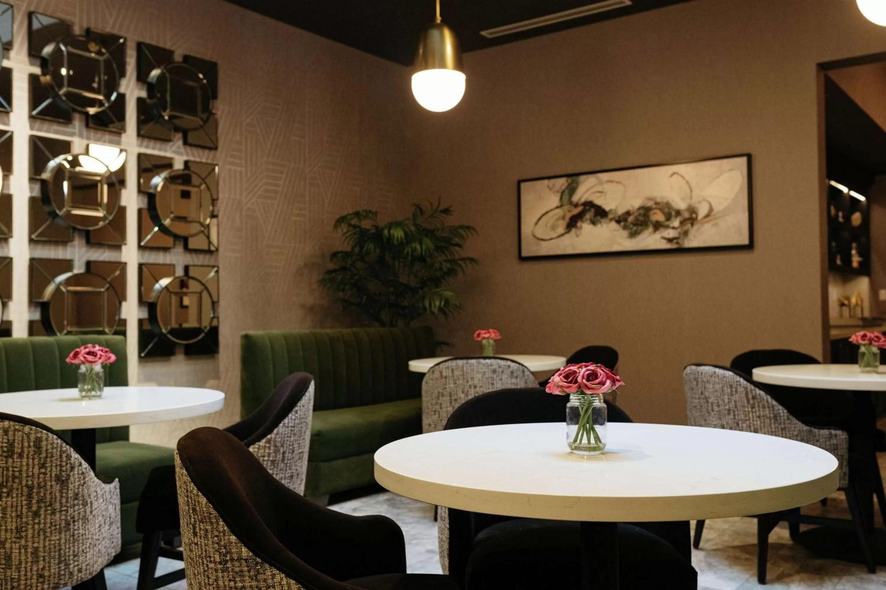 Restaurant/places to eat in The Axis Moline Hotel, Tapestry Collection By Hilton