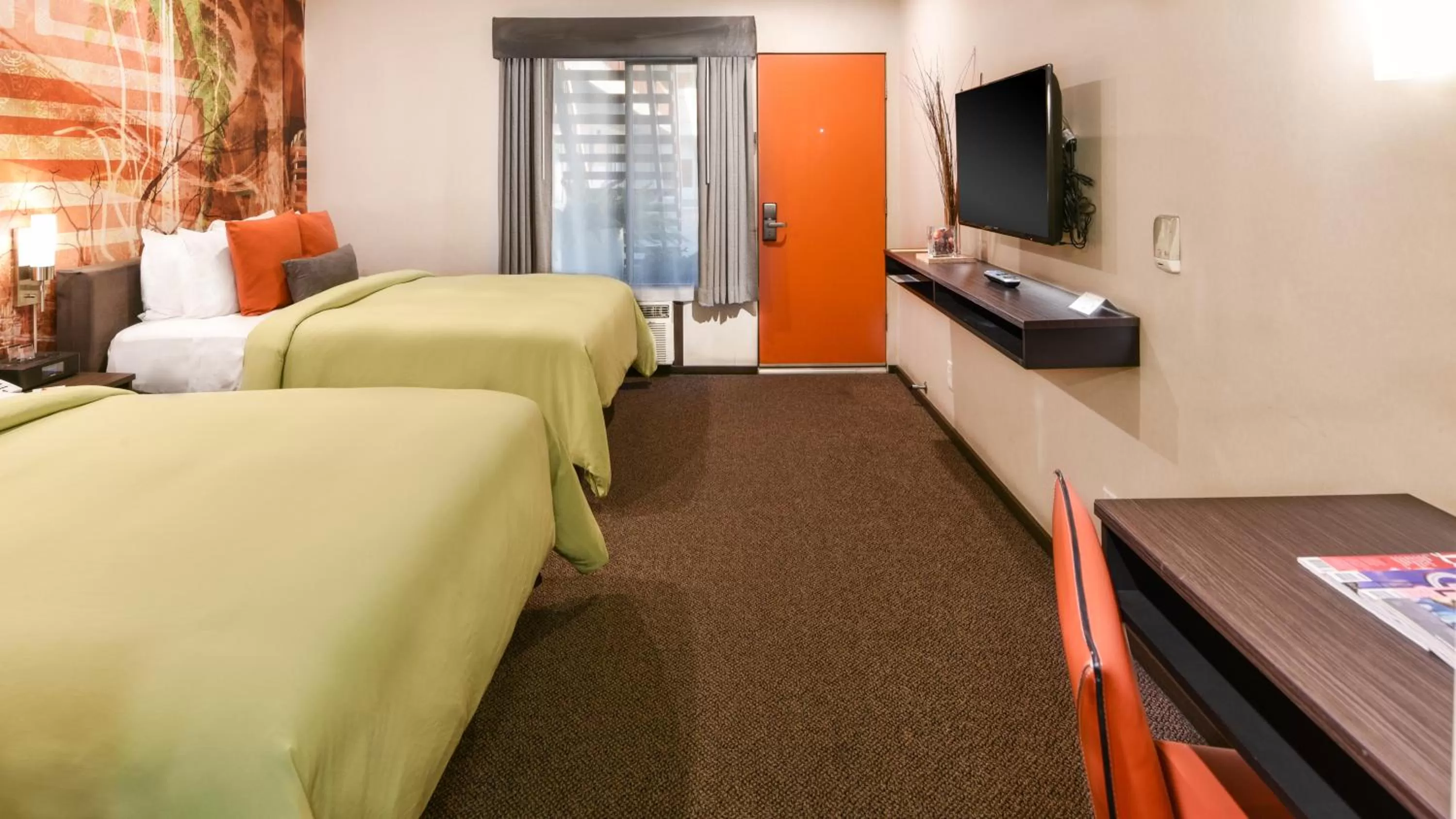 TV and multimedia, Bed in The Tangerine - a Burbank Hotel