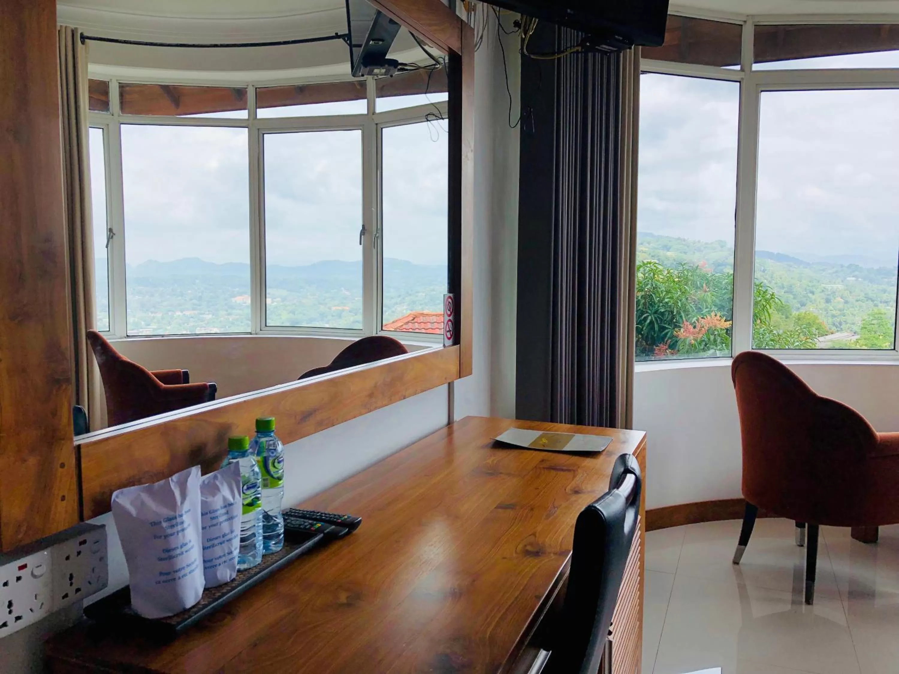 Deluxe Double Room with Mountain View in The Heavens Villa Kandy