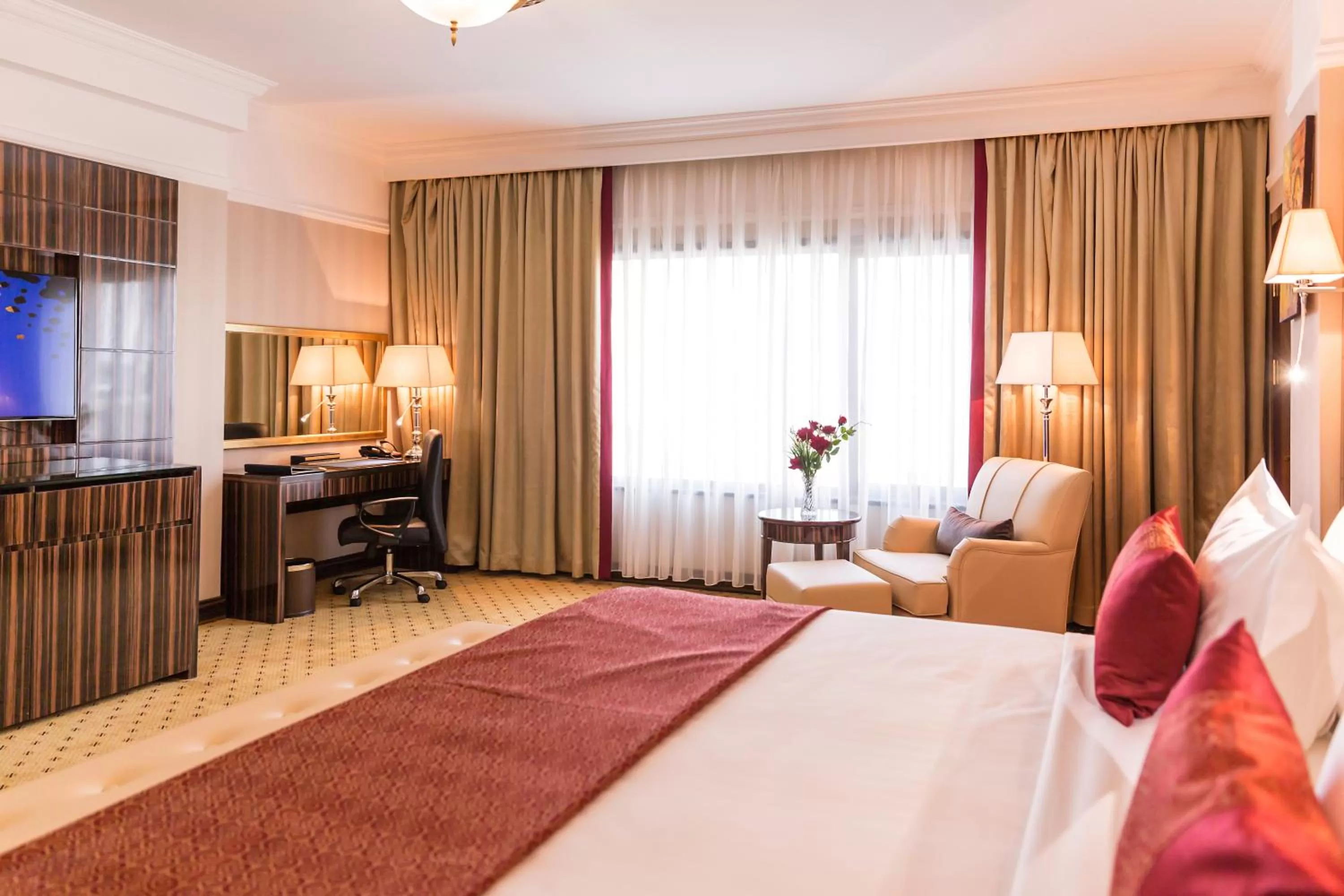 Photo of the whole room, Bed in Golden Tulip Addis Ababa