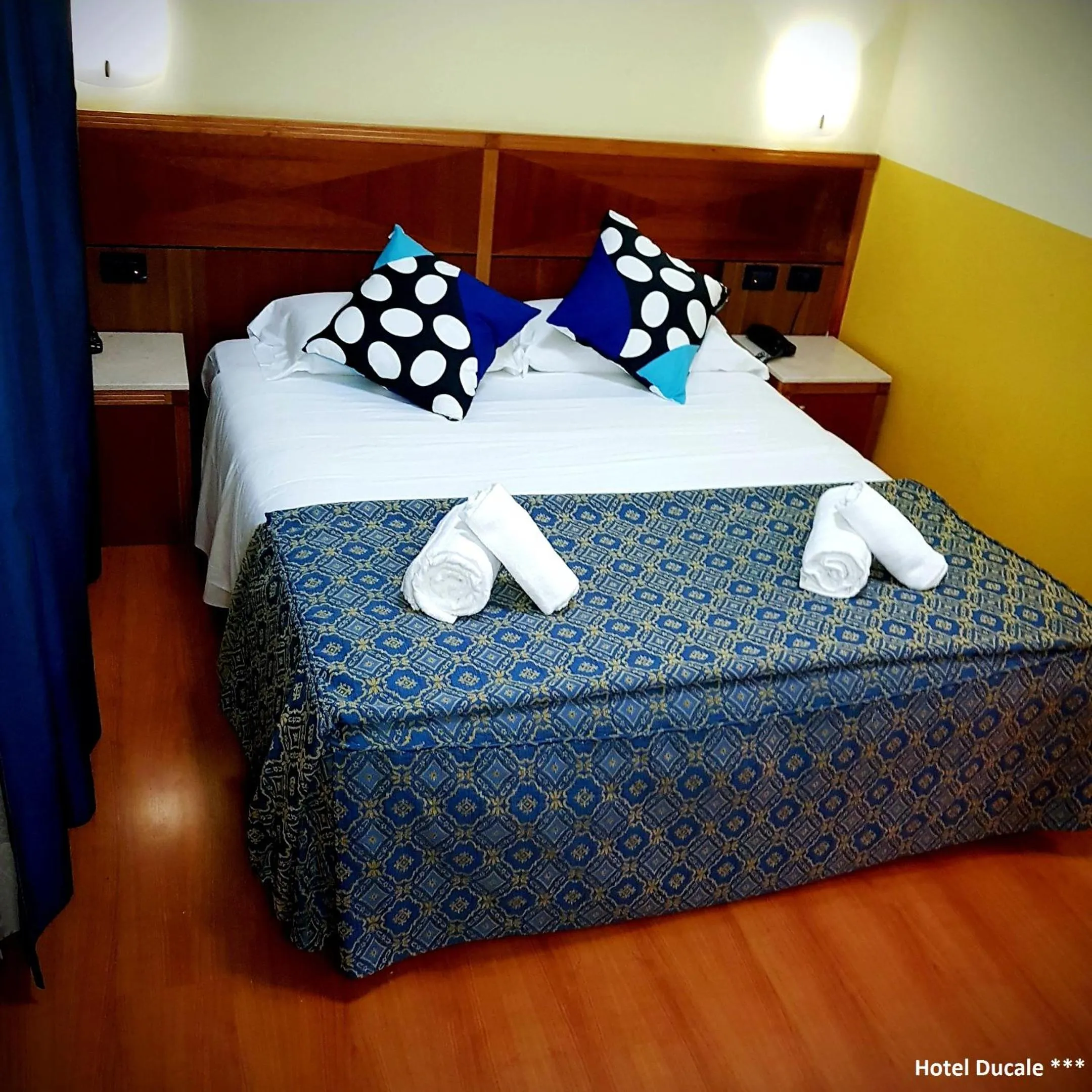 Staff, Bed in Hotel Ducale