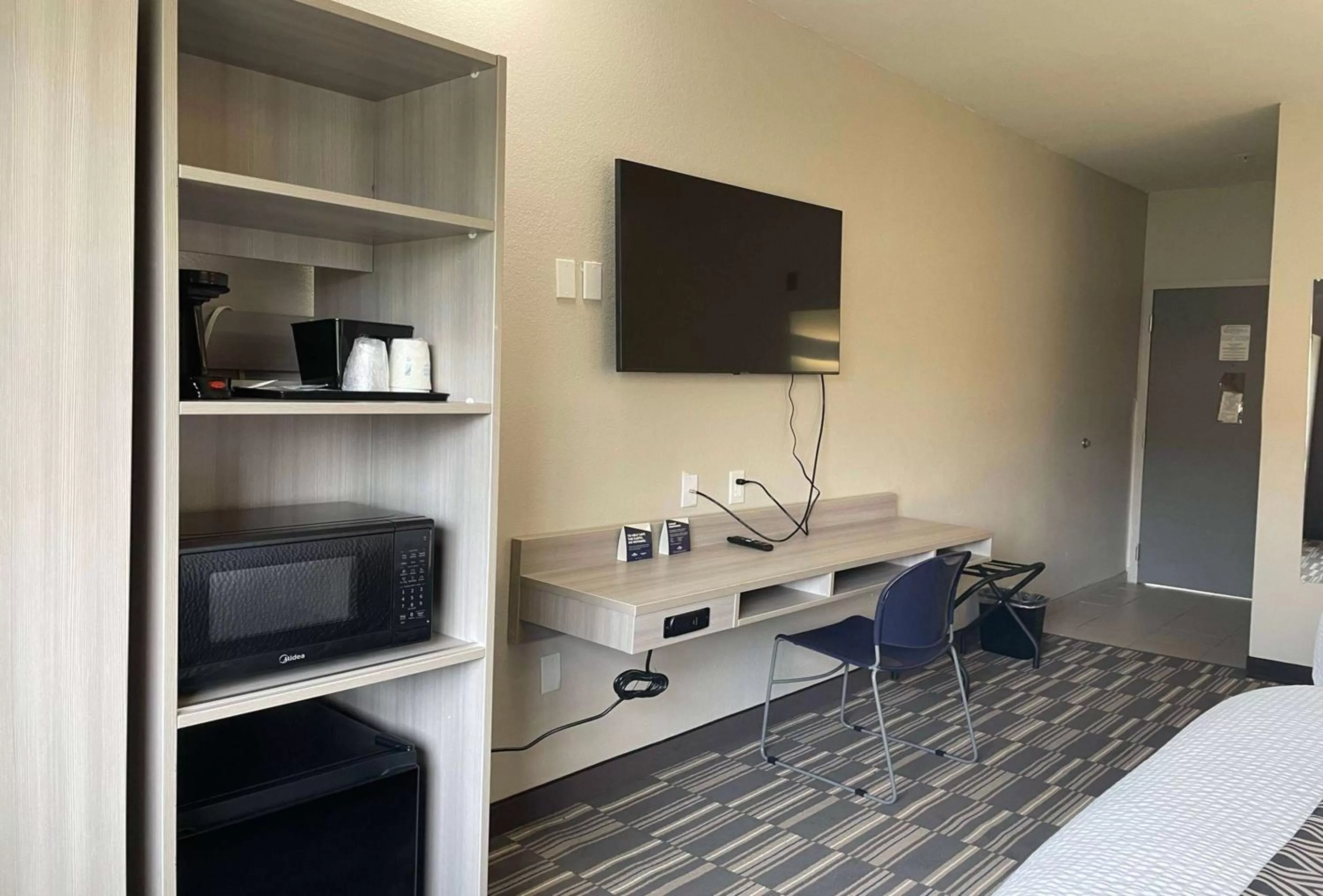 Photo of the whole room, Bed in Microtel Inn & Suites by Wyndham Bossier City