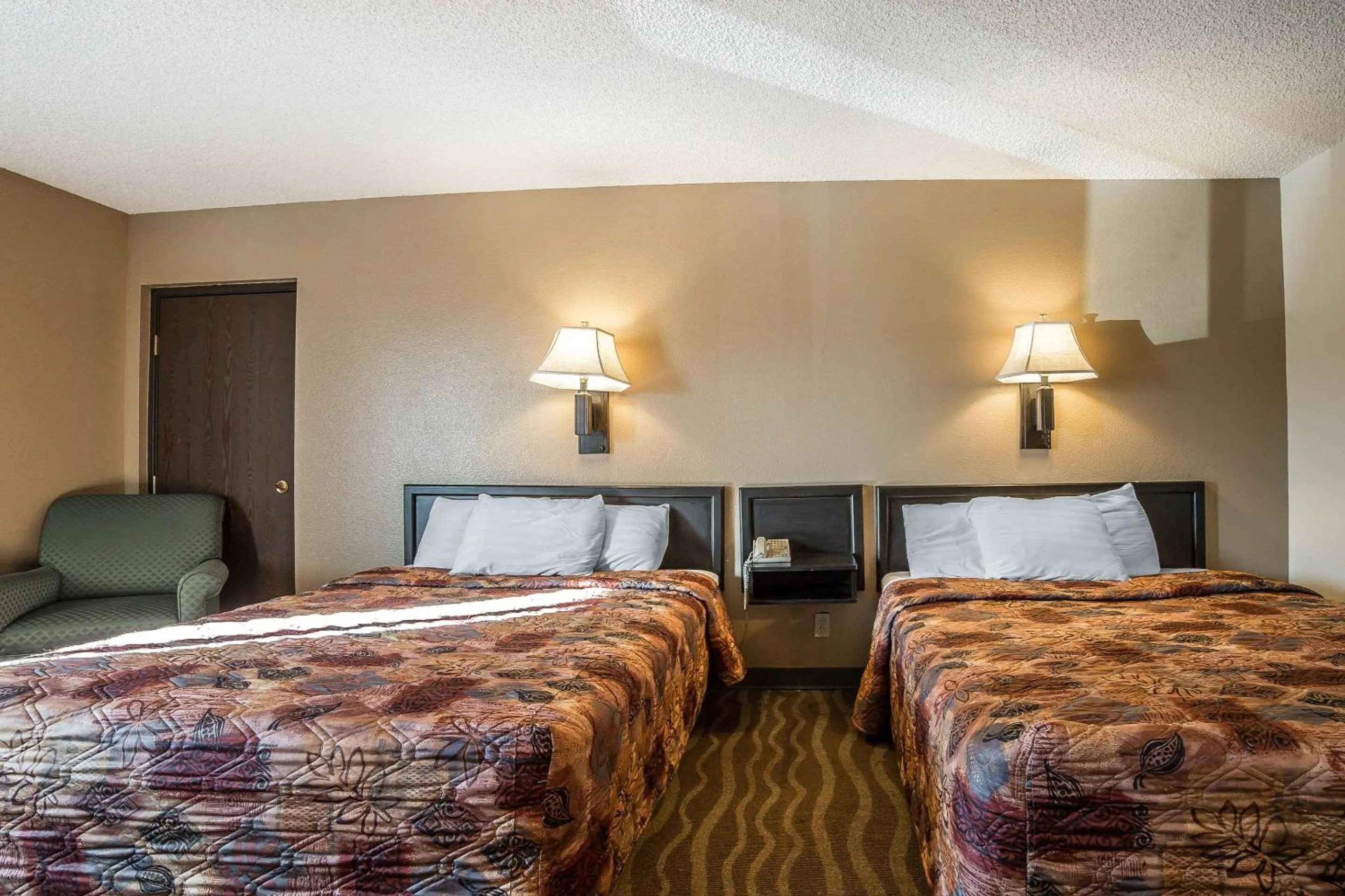 Photo of the whole room, Bed in Rodeway Inn Cheyenne I-80 East