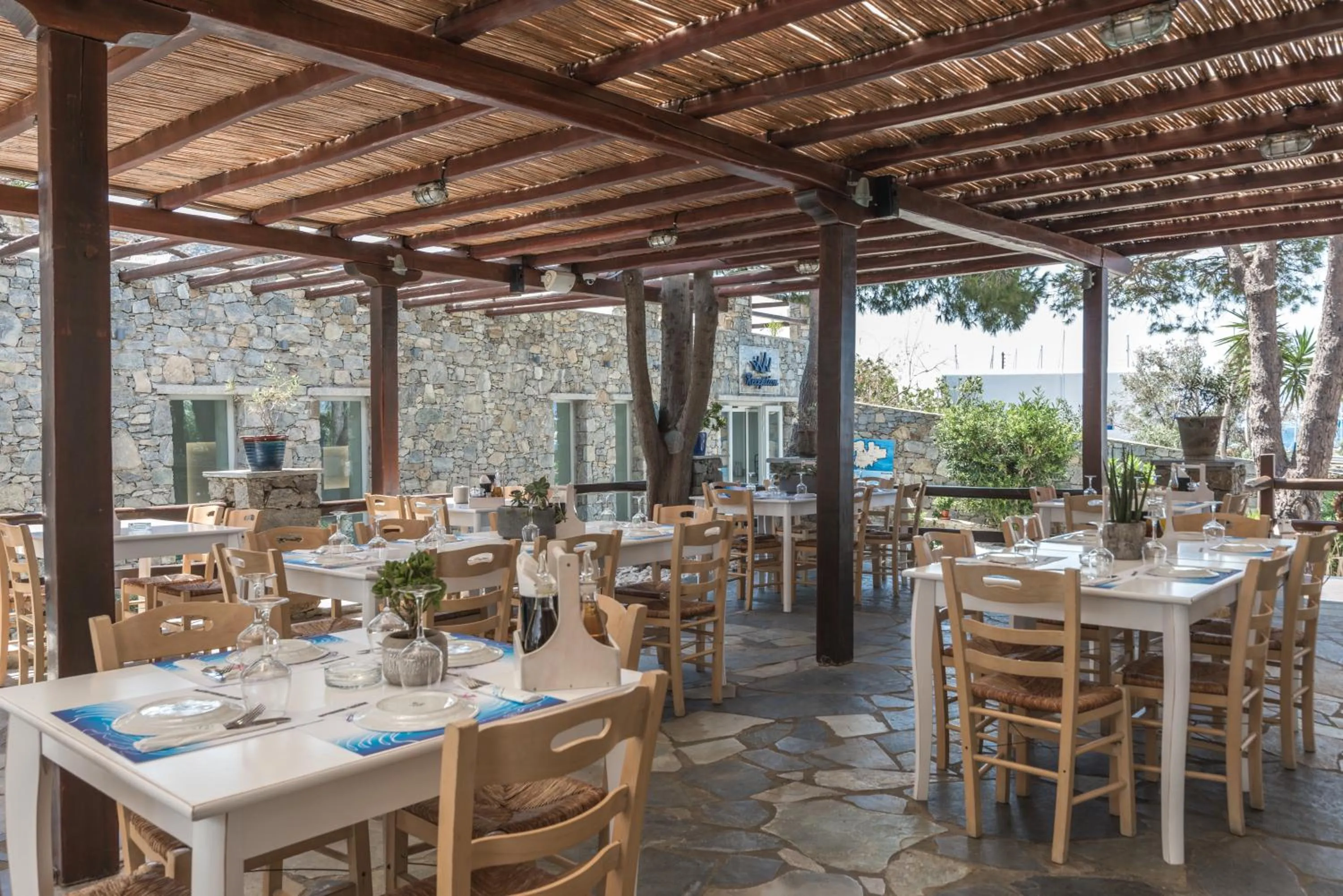 Restaurant/places to eat in Makis Place