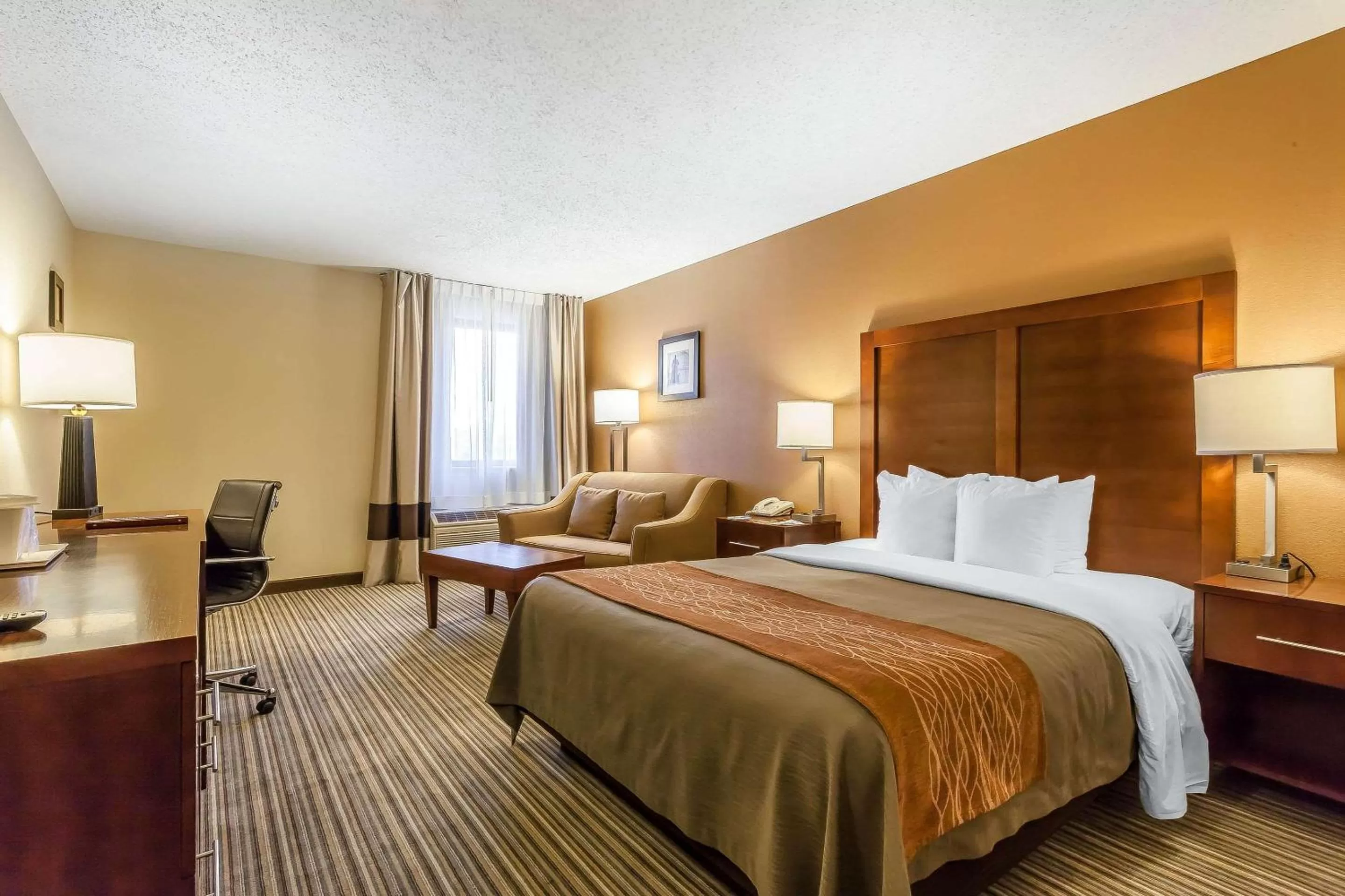 Photo of the whole room, Bed in Comfort Inn - Hall of Fame