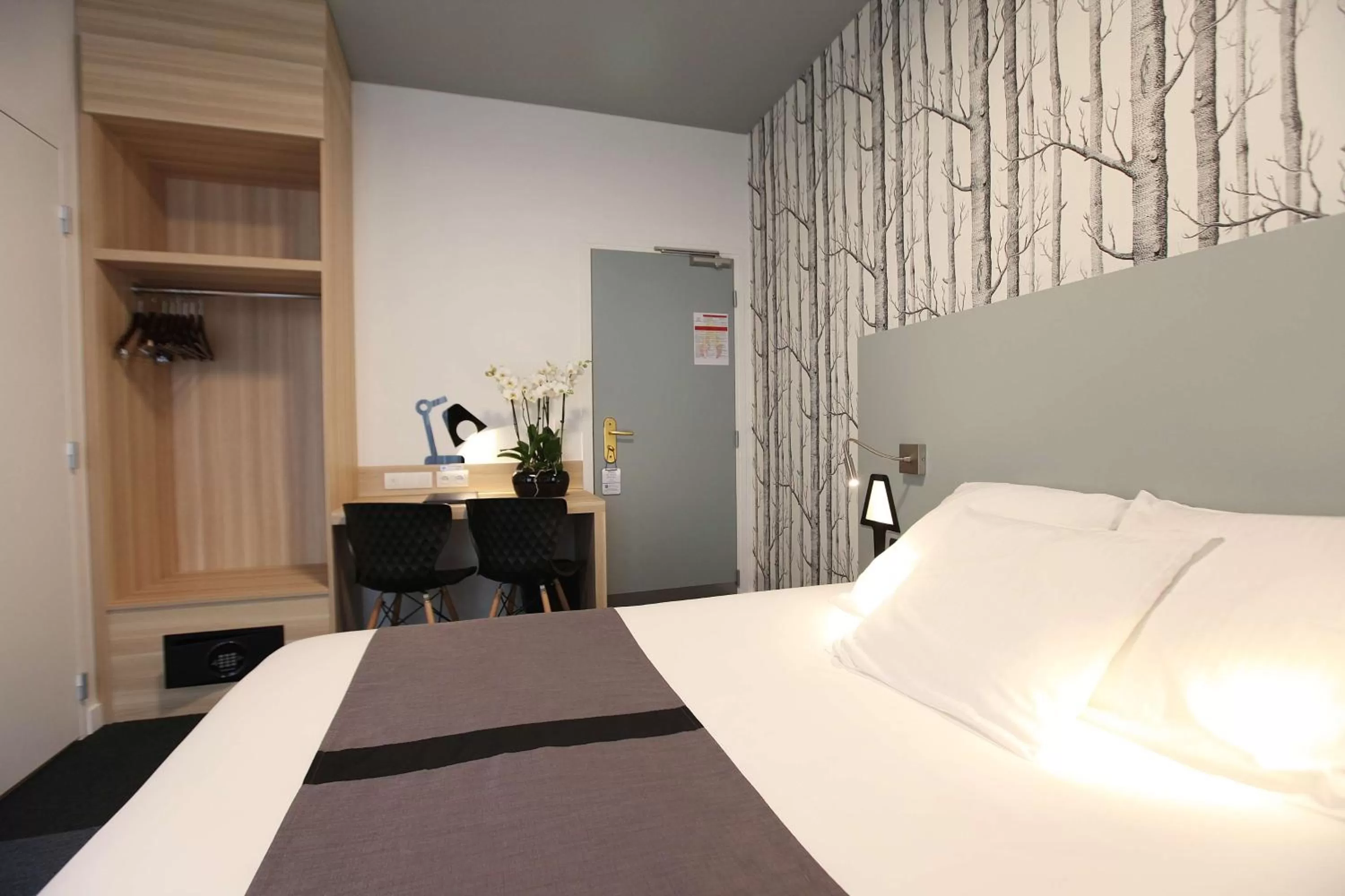 TV and multimedia, Bed in Best Western Hotel De Paris