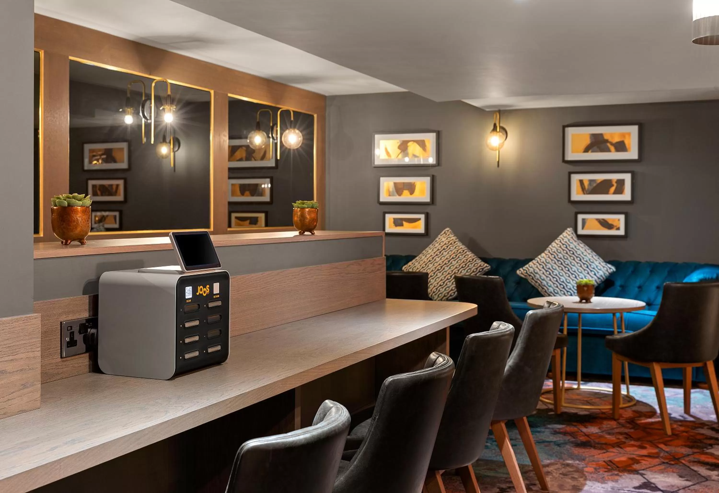 Lobby or reception in Leonardo Royal London Tower Bridge