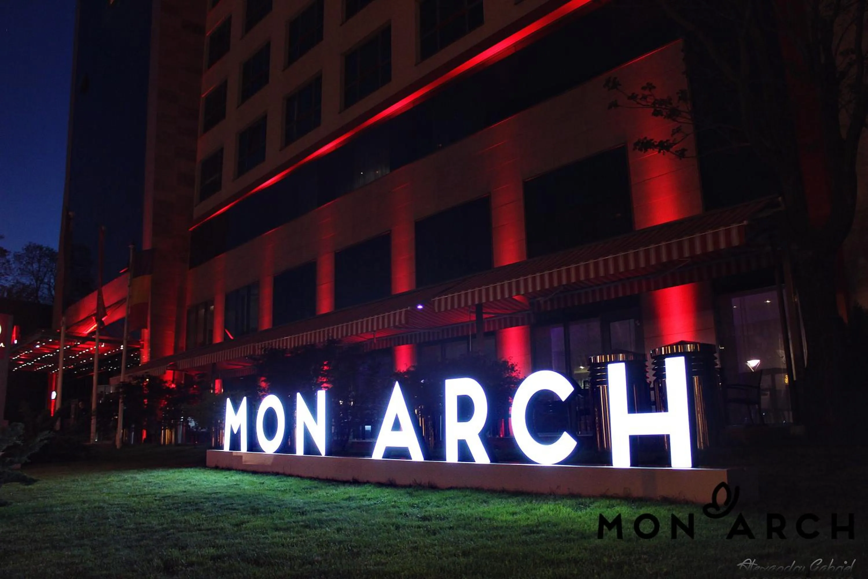 Property building in Hotel Ramada Pitesti