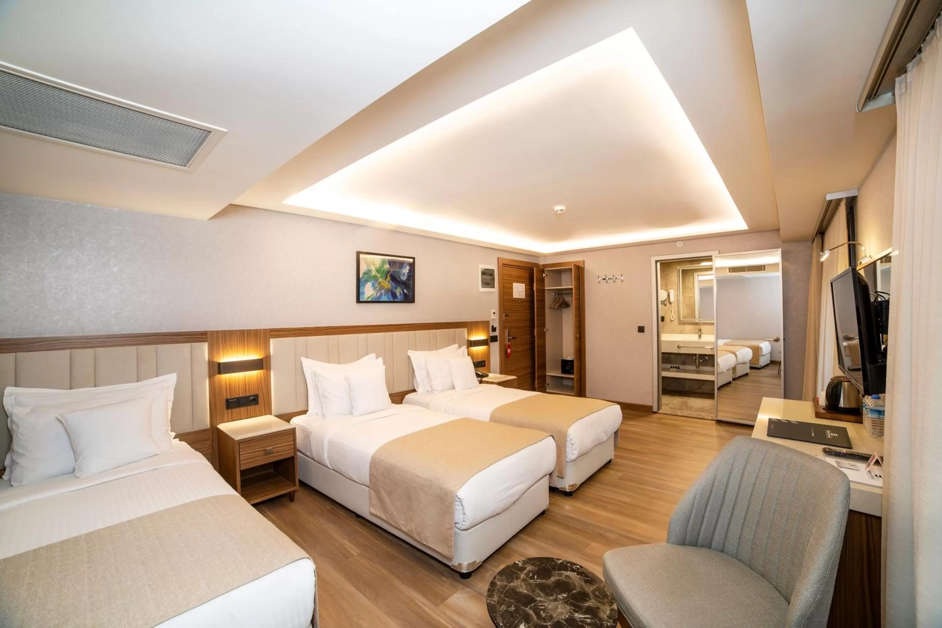 Photo of the whole room, Bed in Erboy Hotel Istanbul Sirkeci