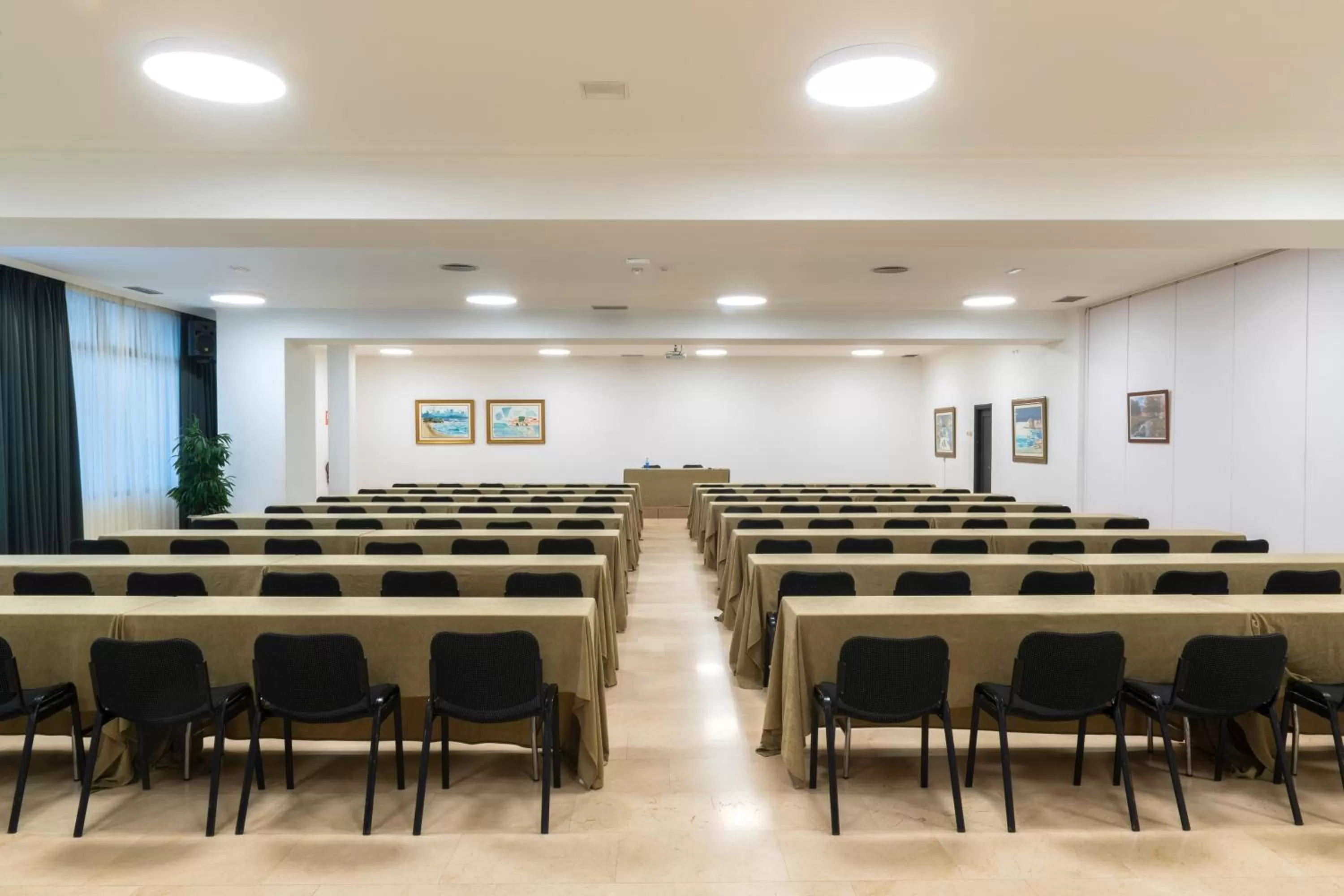 Meeting/conference room in Galicia Palace