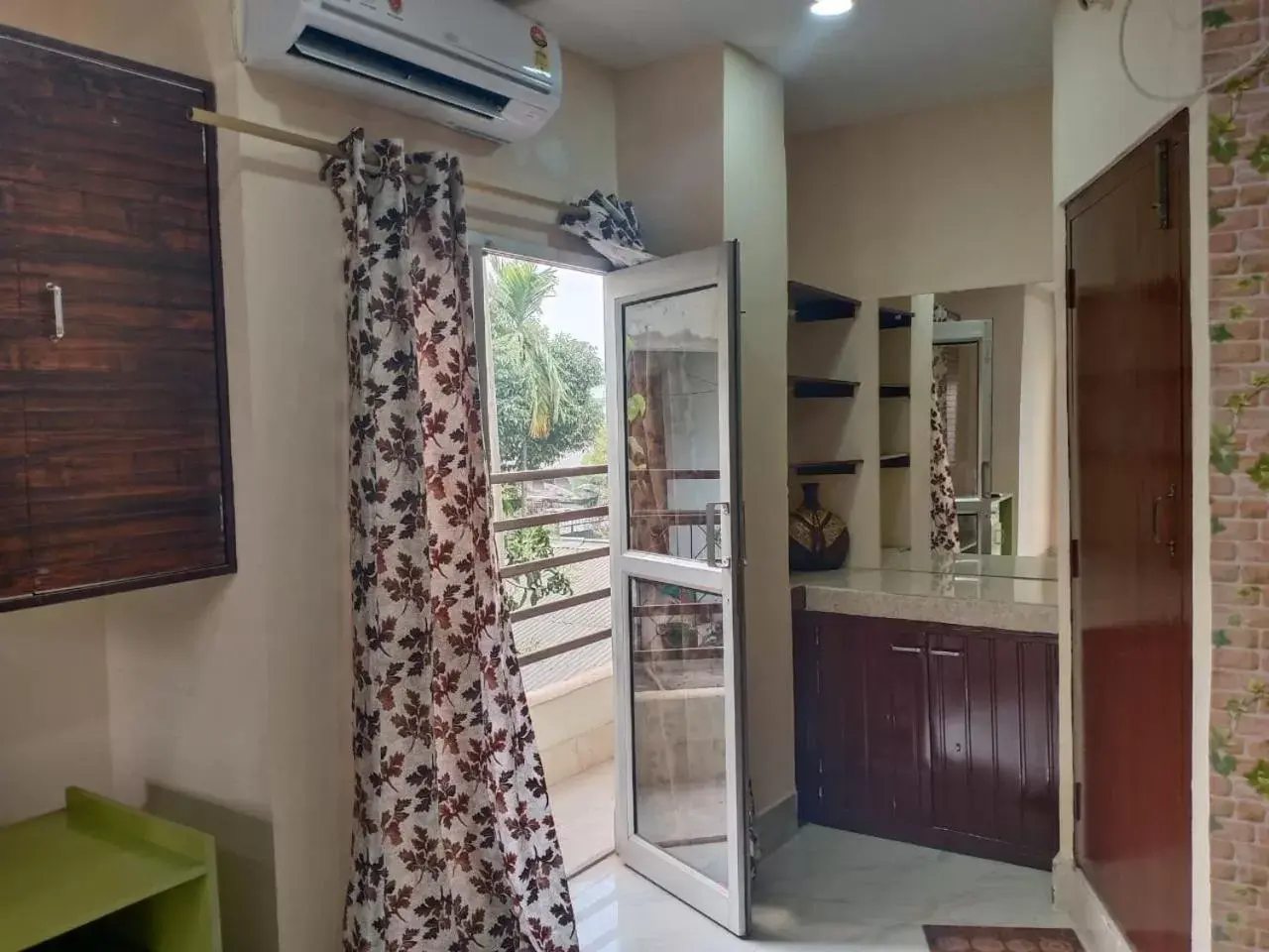 Deluxe Double Room with Balcony - single occupancy in URBAN COTTAGE Deluxe Double Room with Balcony - single occupancy in URBAN COTTAGE