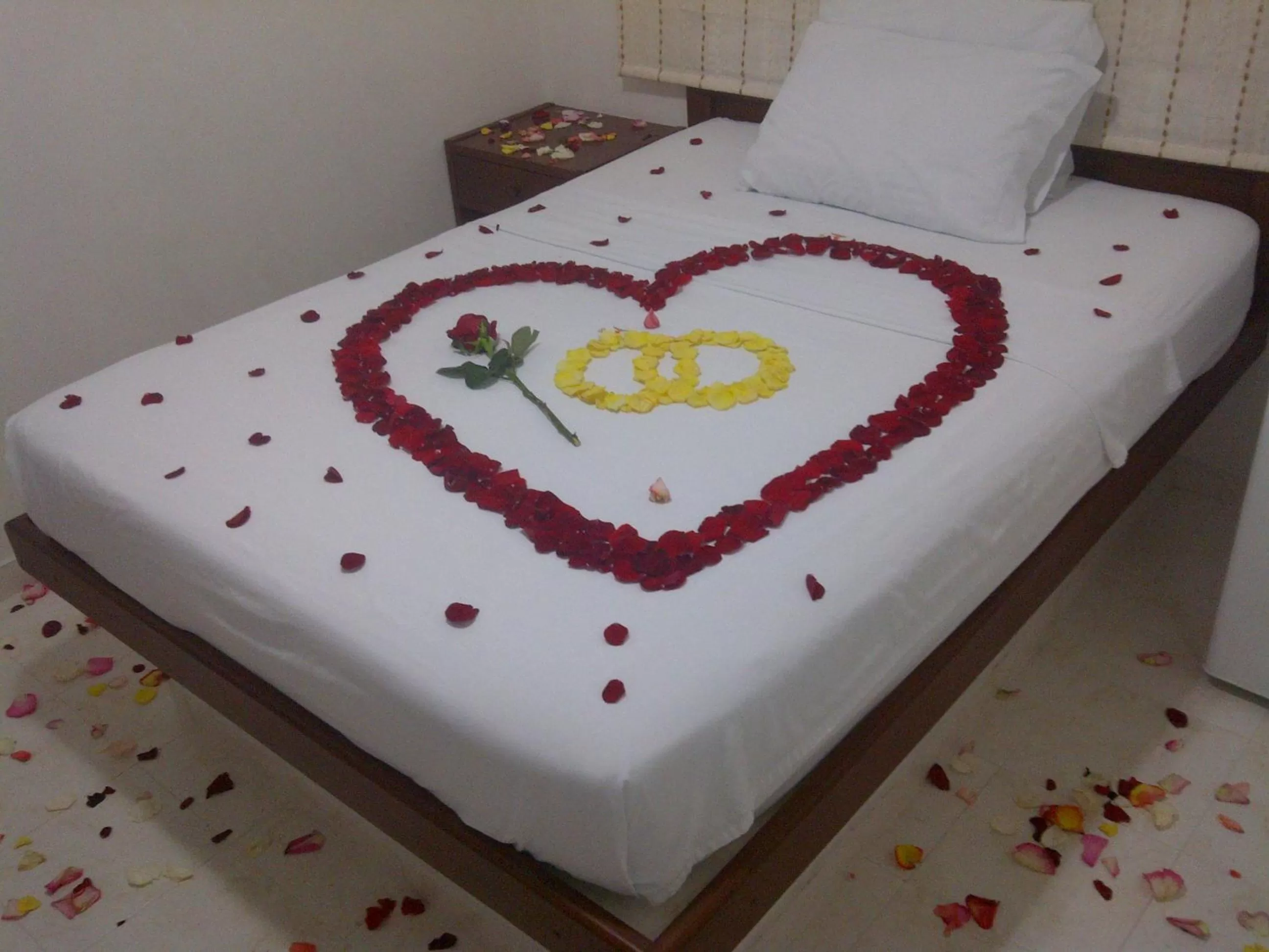 Shower, Bed in Hotel San Julian