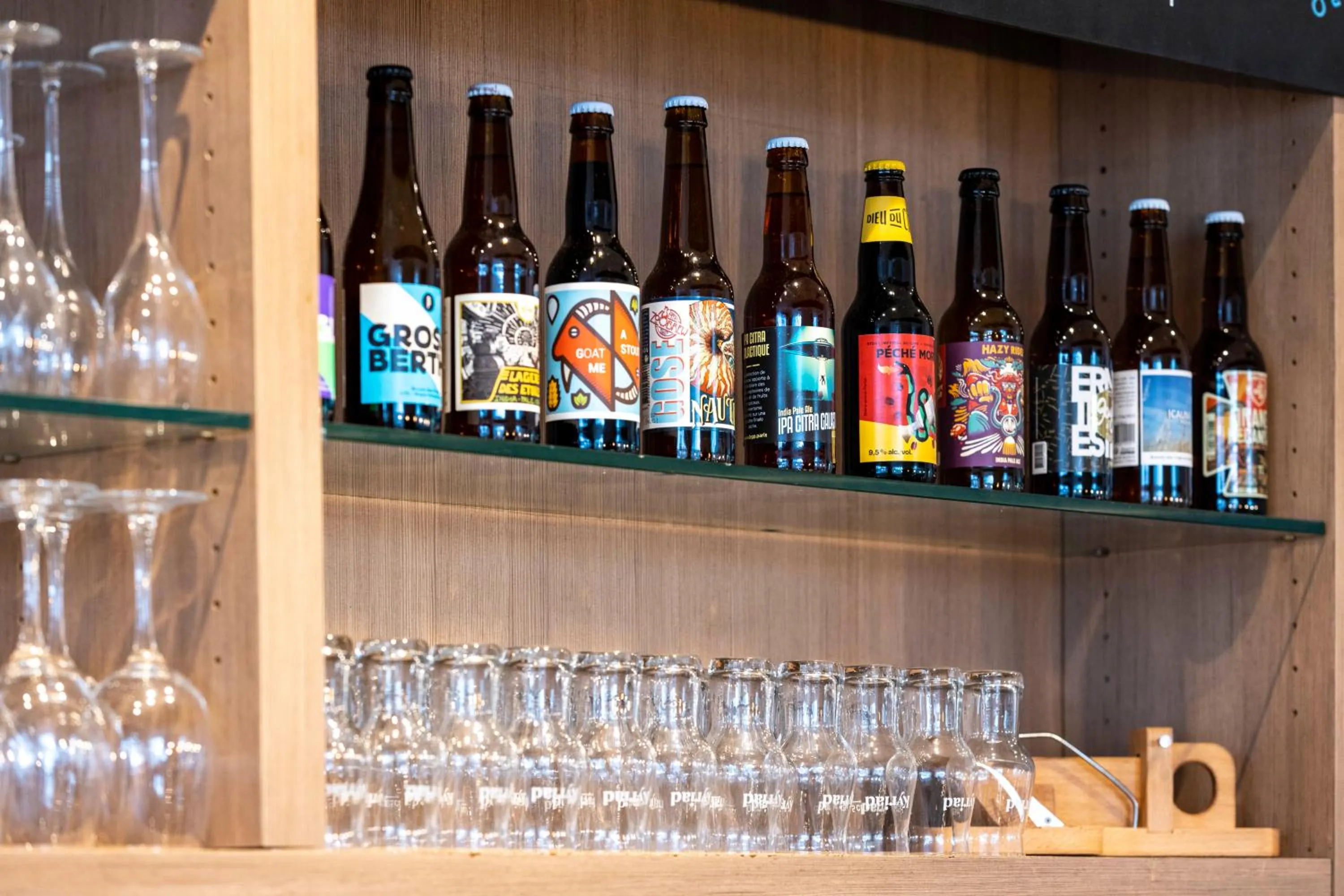 Lounge or bar in Kyriad Paris Ouest - Colombes