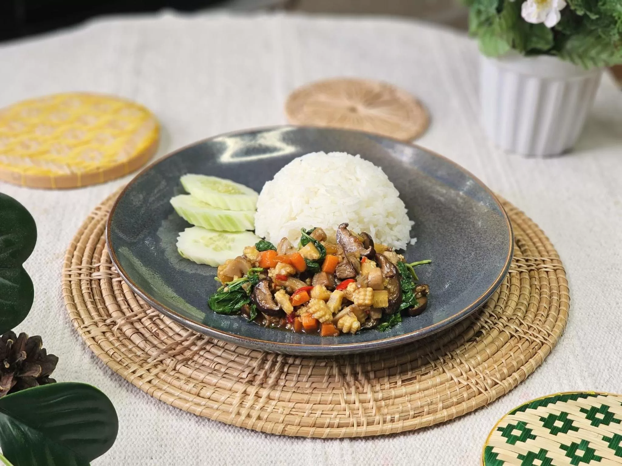 Food and drinks in Cosy Beach Hotel - SHA Extra Plus