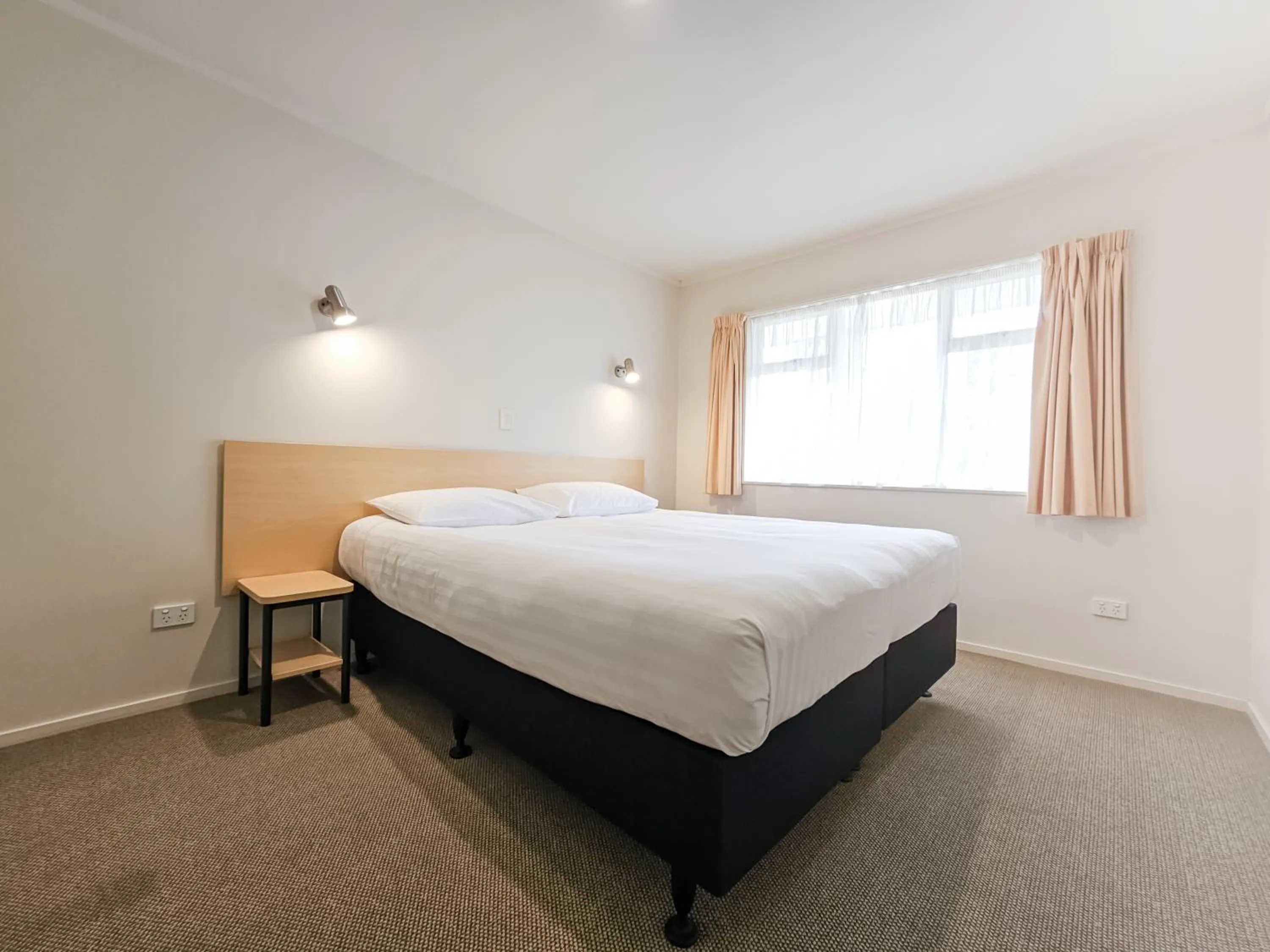 Bed in Captain Cook Motor Lodge