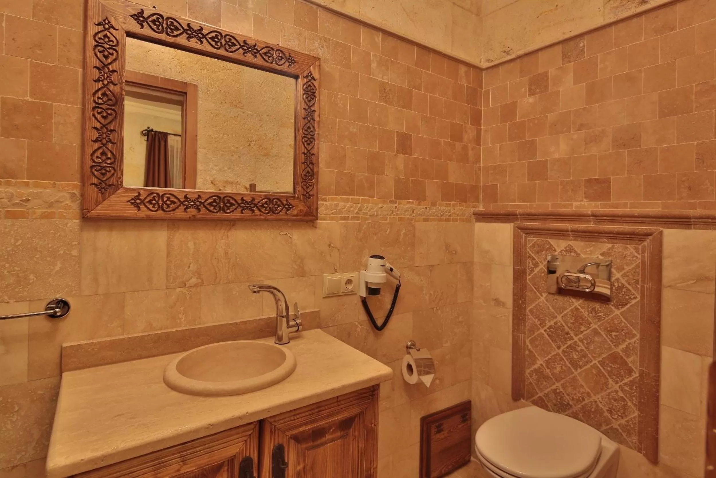 Shower in Vista Cave Hotel