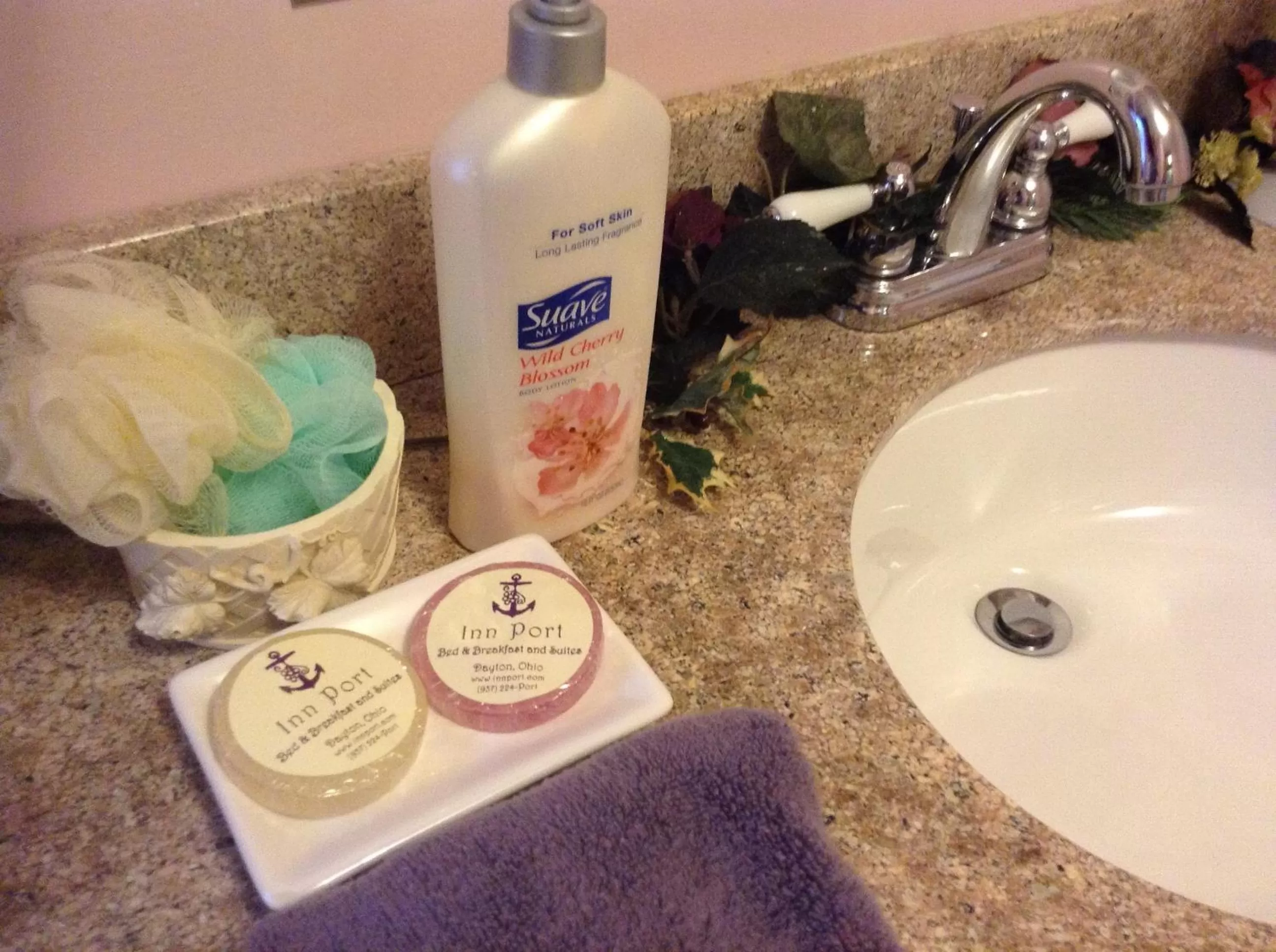 Bathroom in Inn Port D'Vino