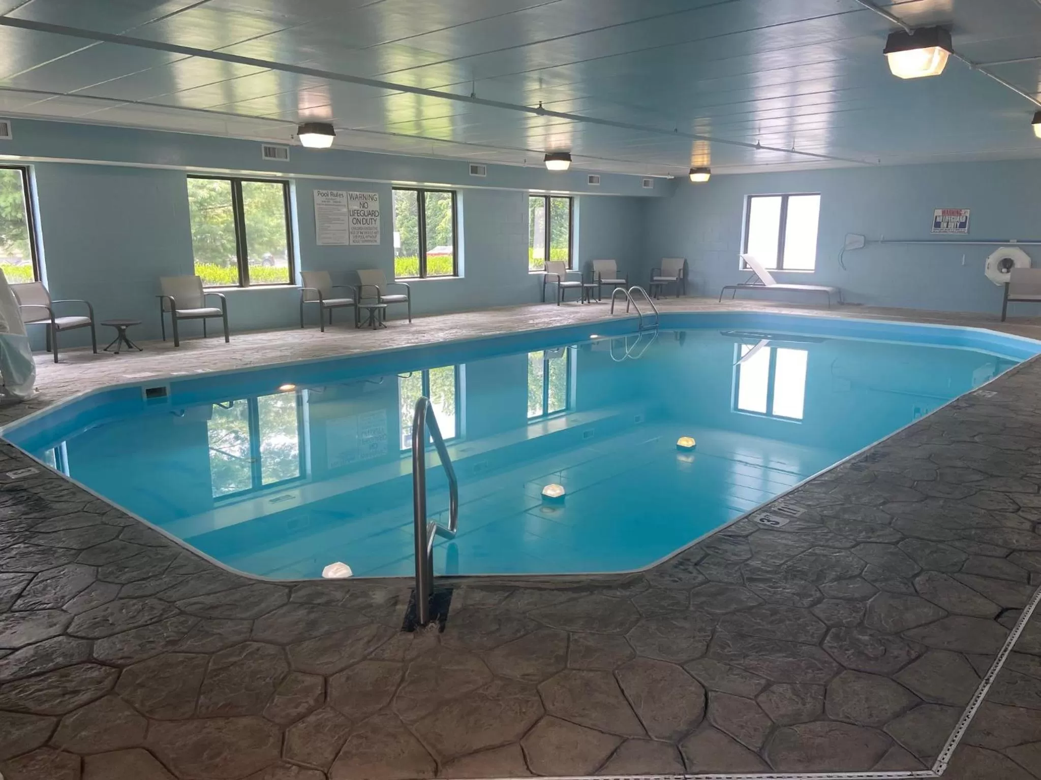 Swimming pool in Holiday Inn Express Hotel & Suites Columbus Airport by IHG