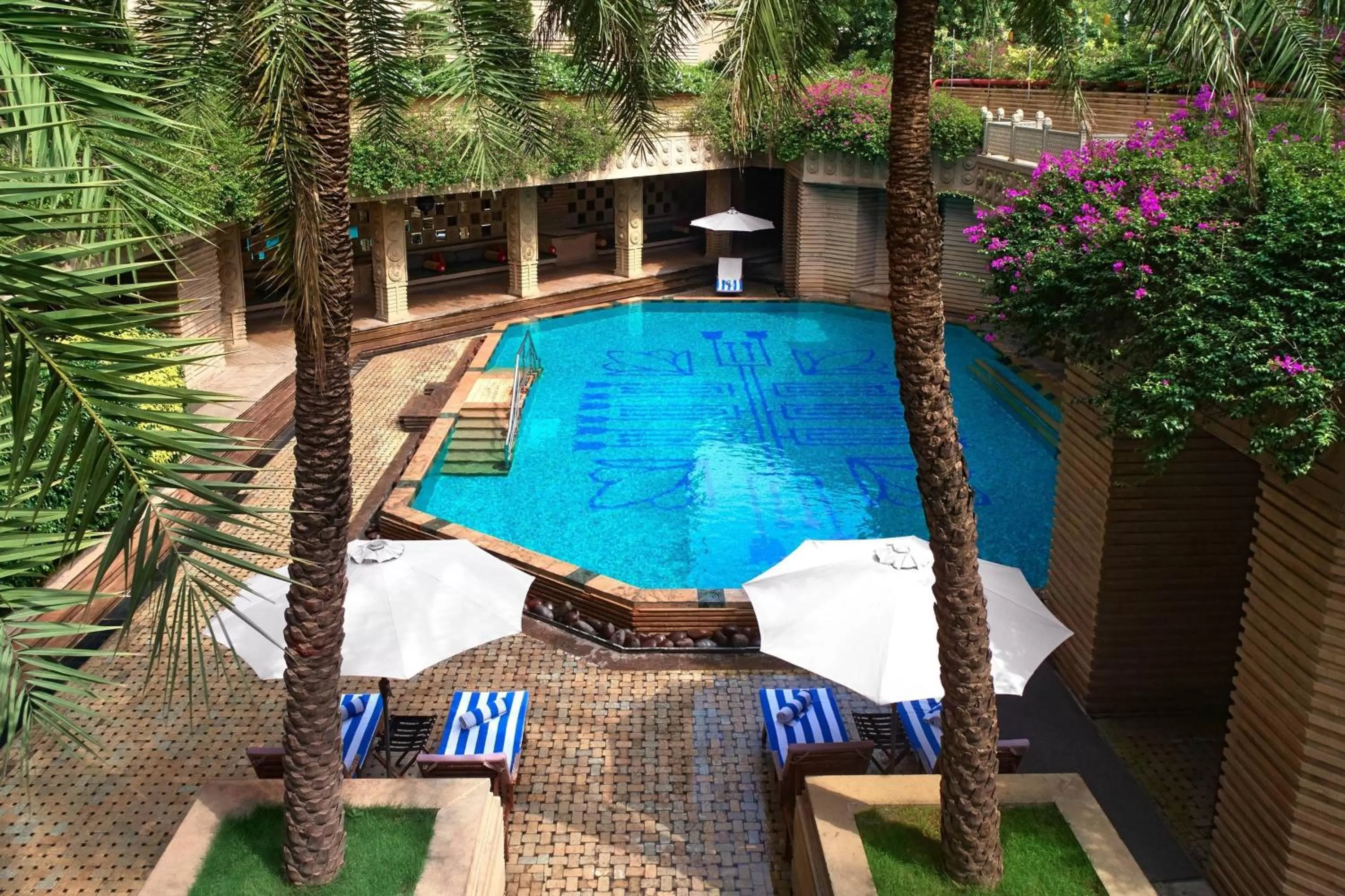 Swimming pool in Hyderabad Marriott Hotel & Convention Centre