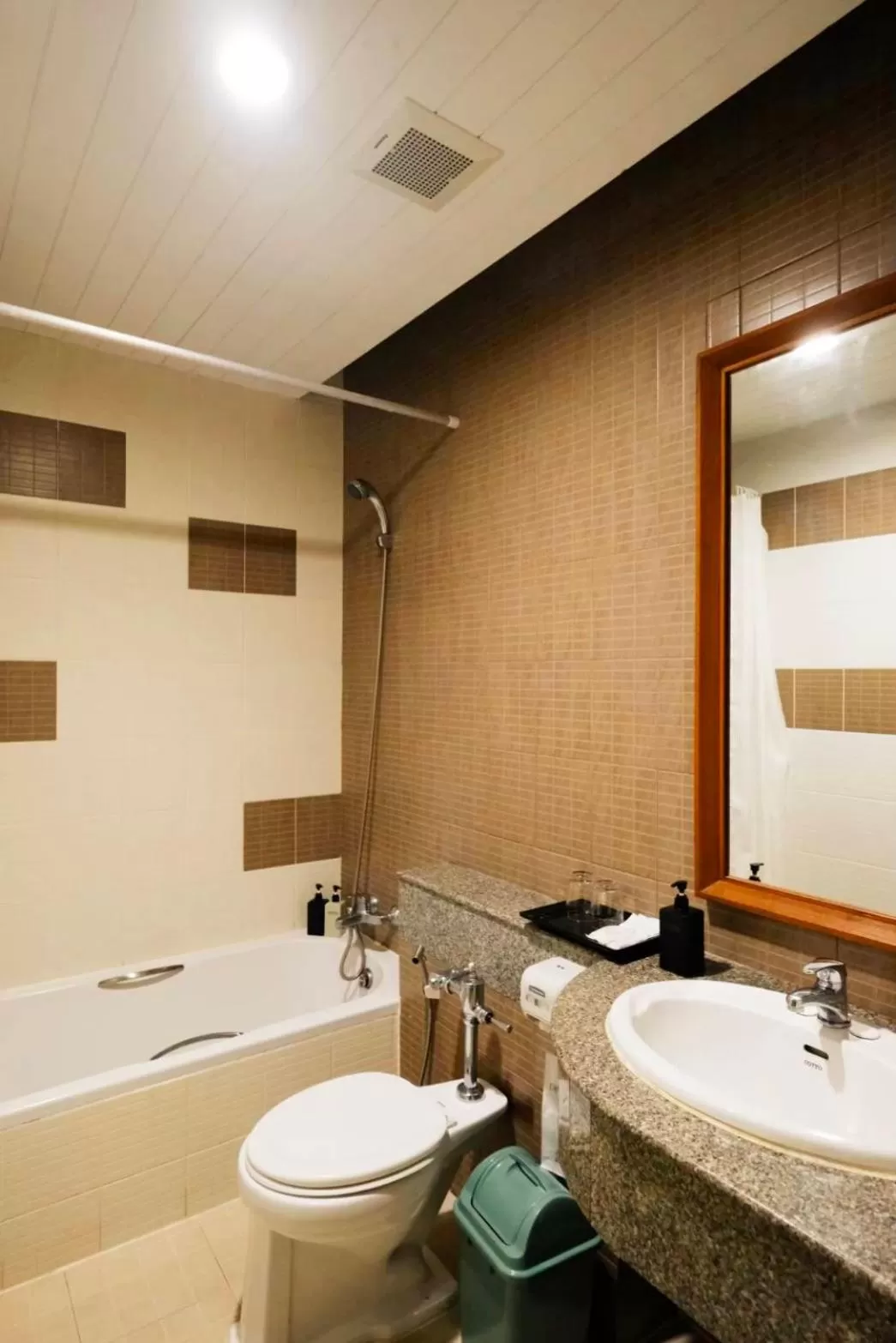 Bath in Long Beach Cha-Am Hotel