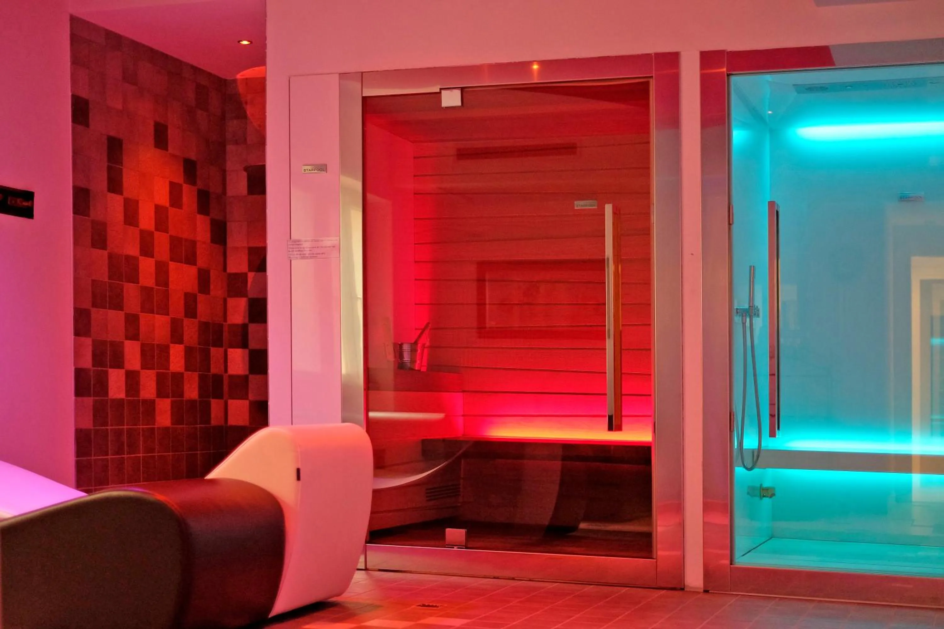 Sauna in Villa Madrina Lovely and Dynamic Hotel