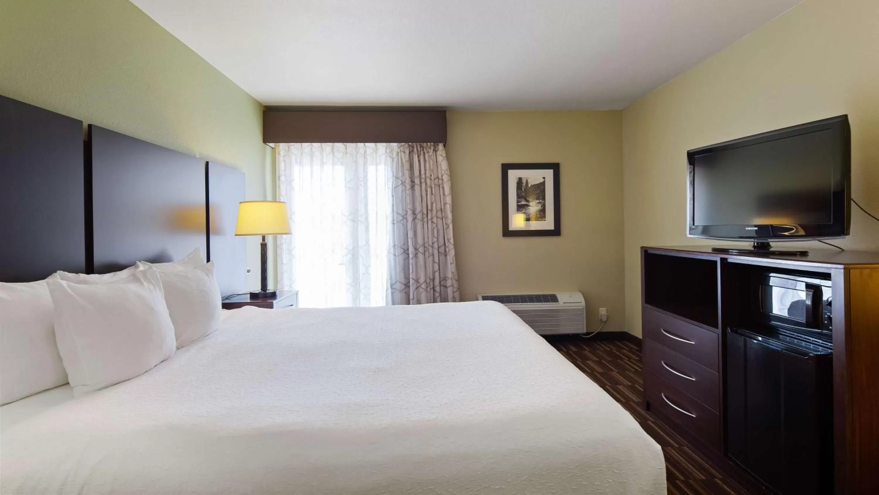 Photo of the whole room, Bed in Best Western Sundowner