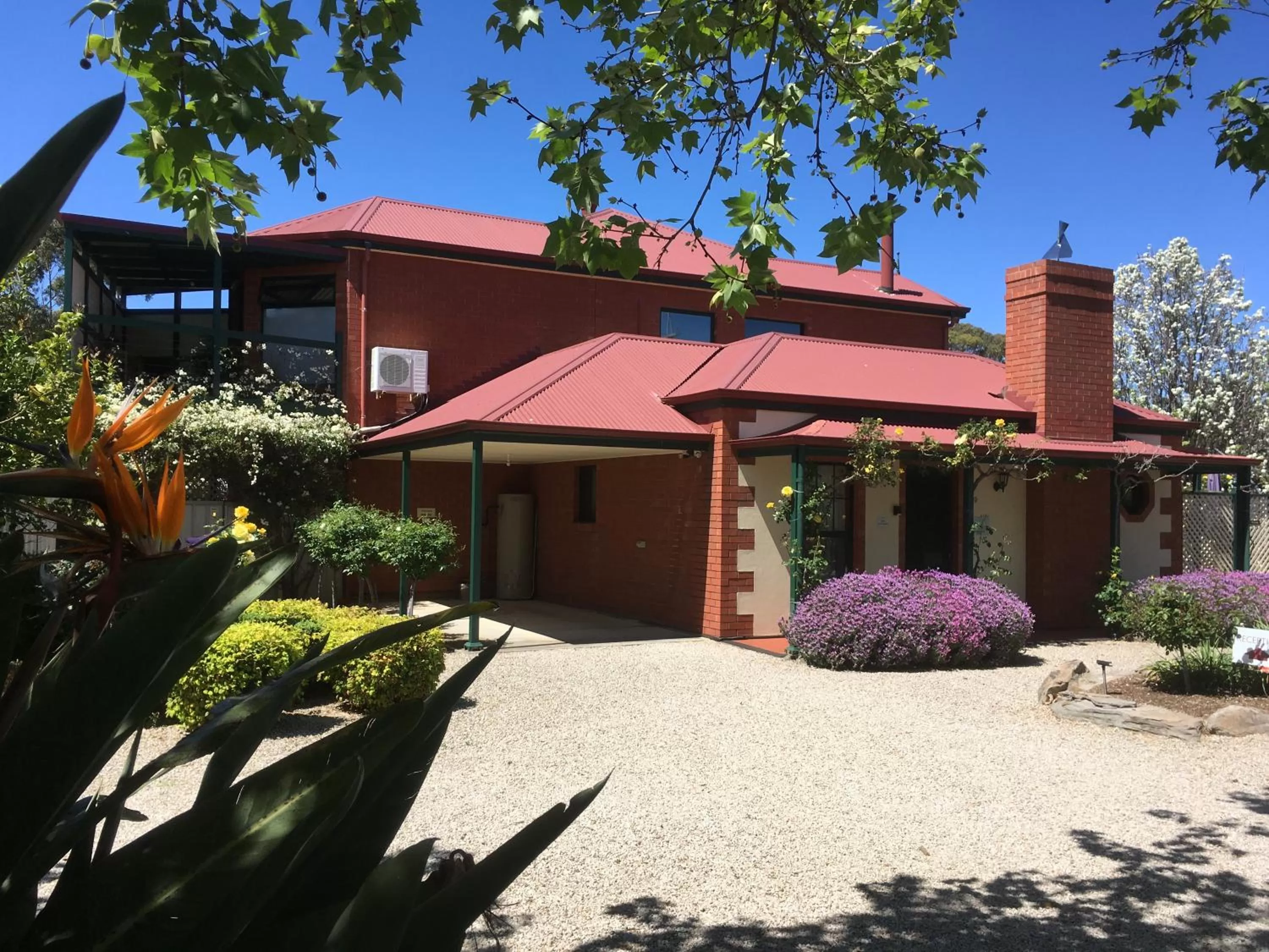 Garden, Property Building in Wine and Roses Bed and Breakfast