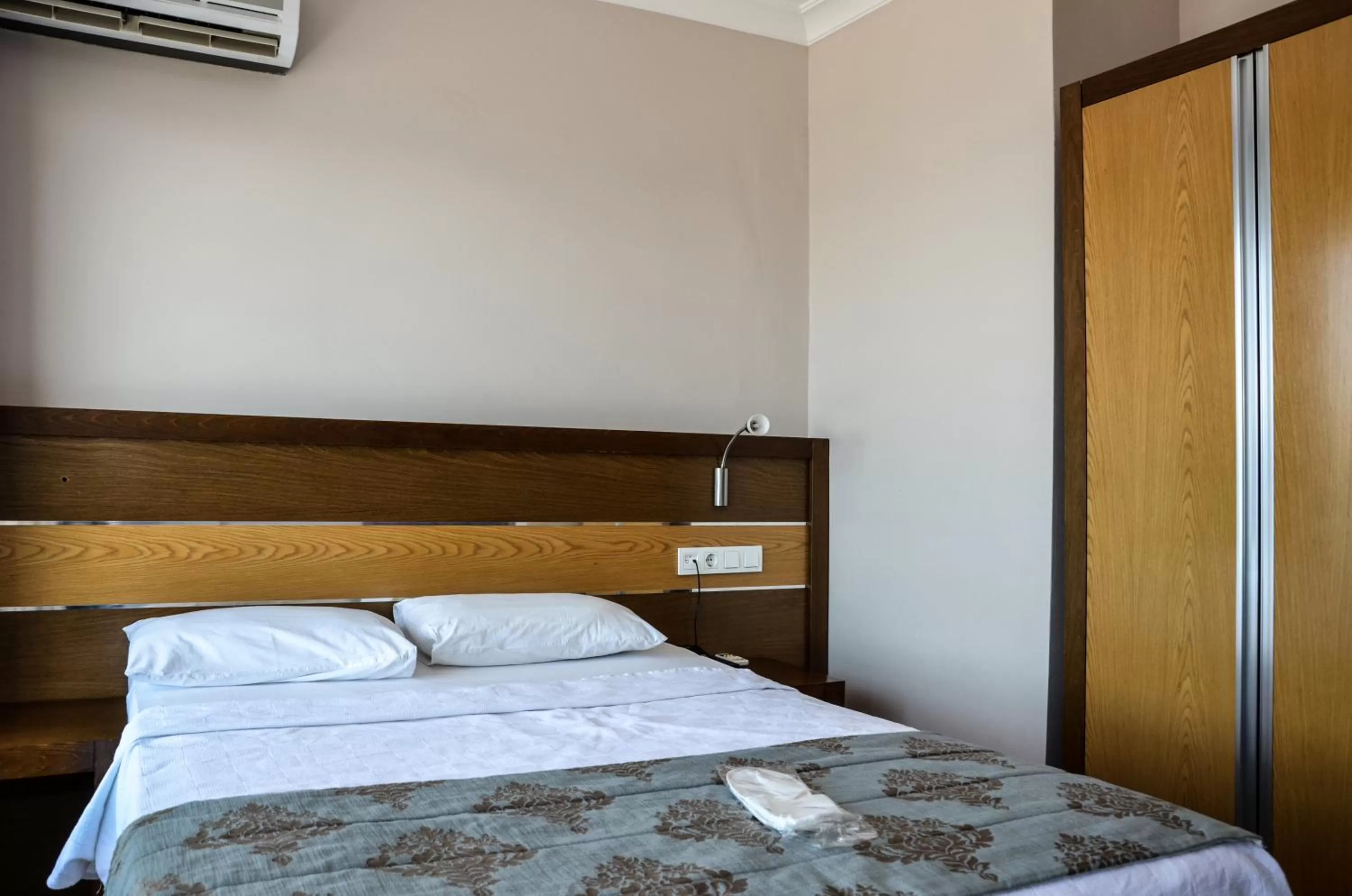 Photo of the whole room, Bed in Perla Hotel