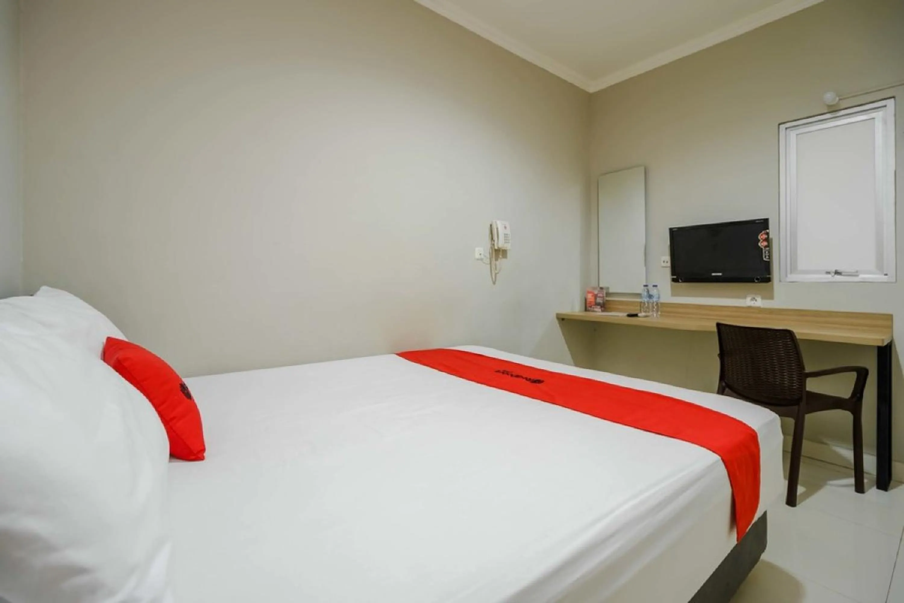 Bed in RedDoorz @ Mangga Besar 2
