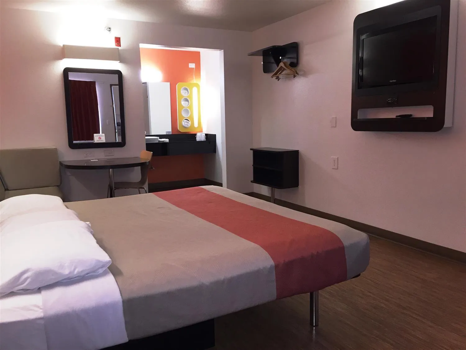 Photo of the whole room, Bed in Motel 6-Brownsville, TX North