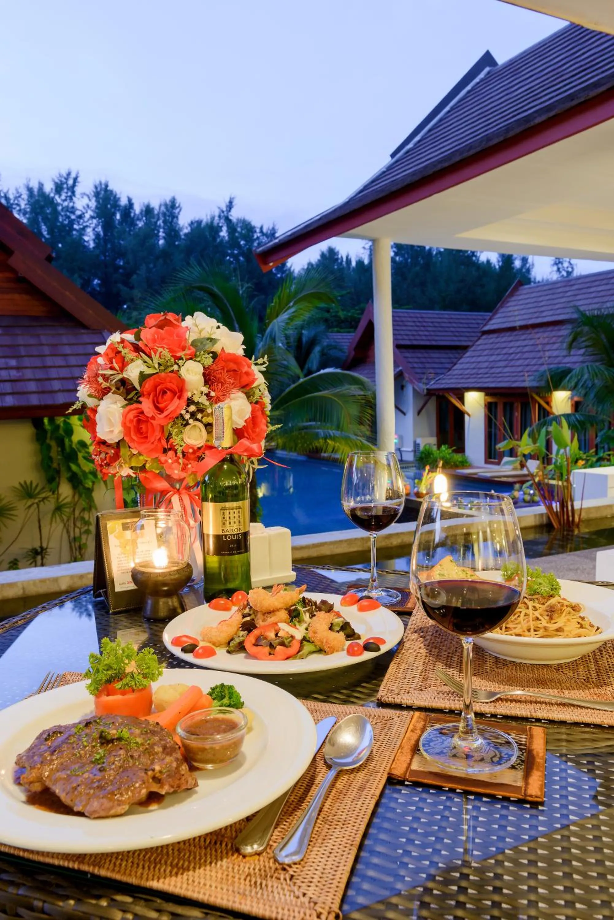 Restaurant/places to eat in L'esprit De Naiyang Beach Resort - SHA Extra Plus