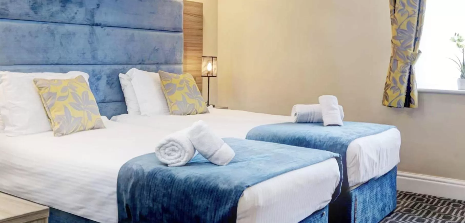 Bed in Stonecross Manor Hotel