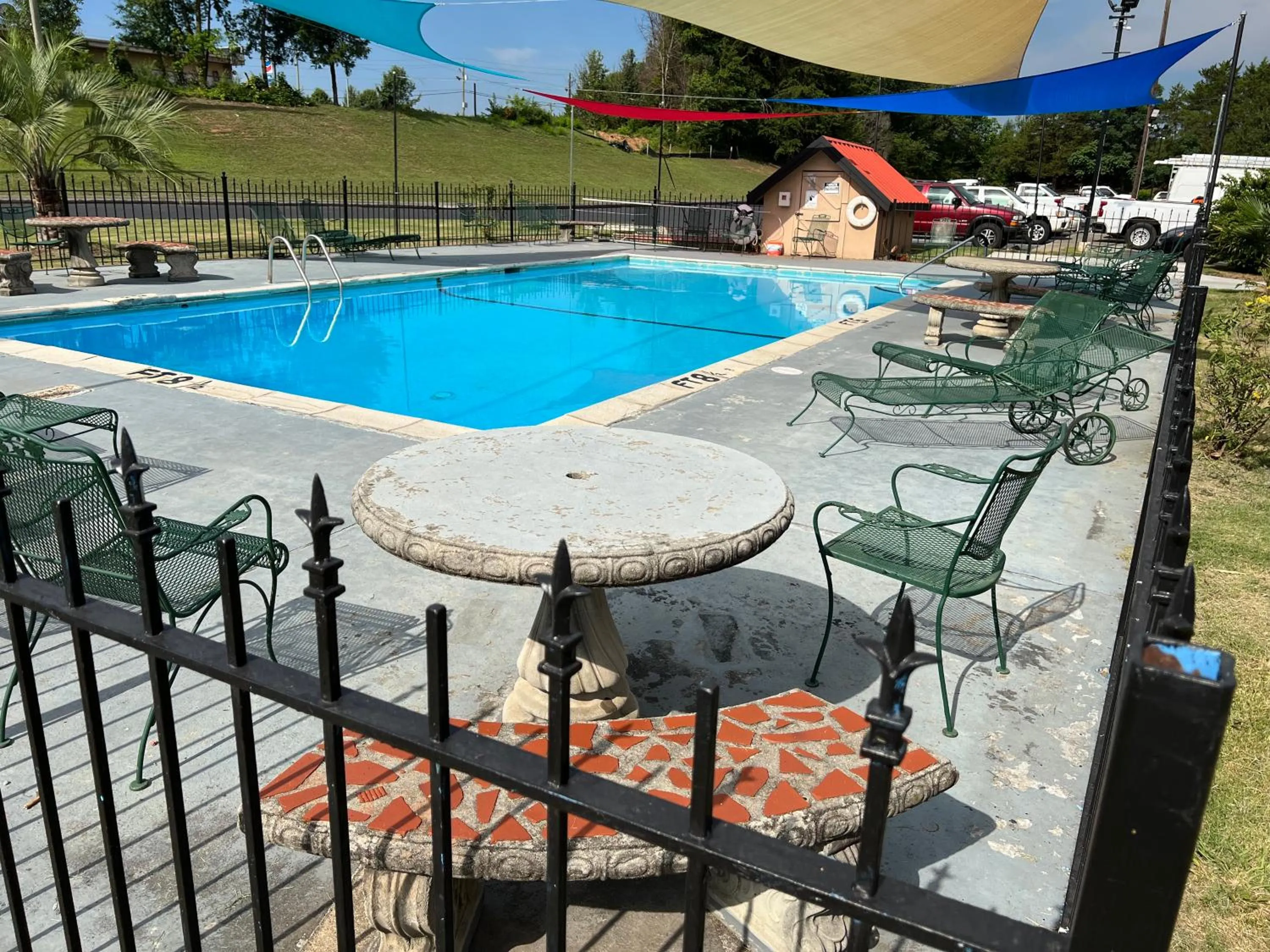 Swimming pool in Country Hearth Inn & Suites Cartersville