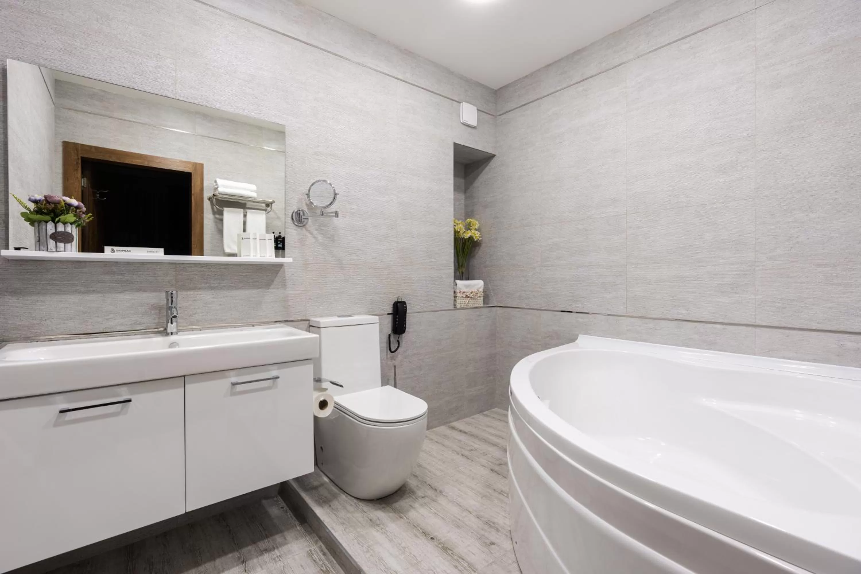 Toilet in Shamsan Airport Hotel