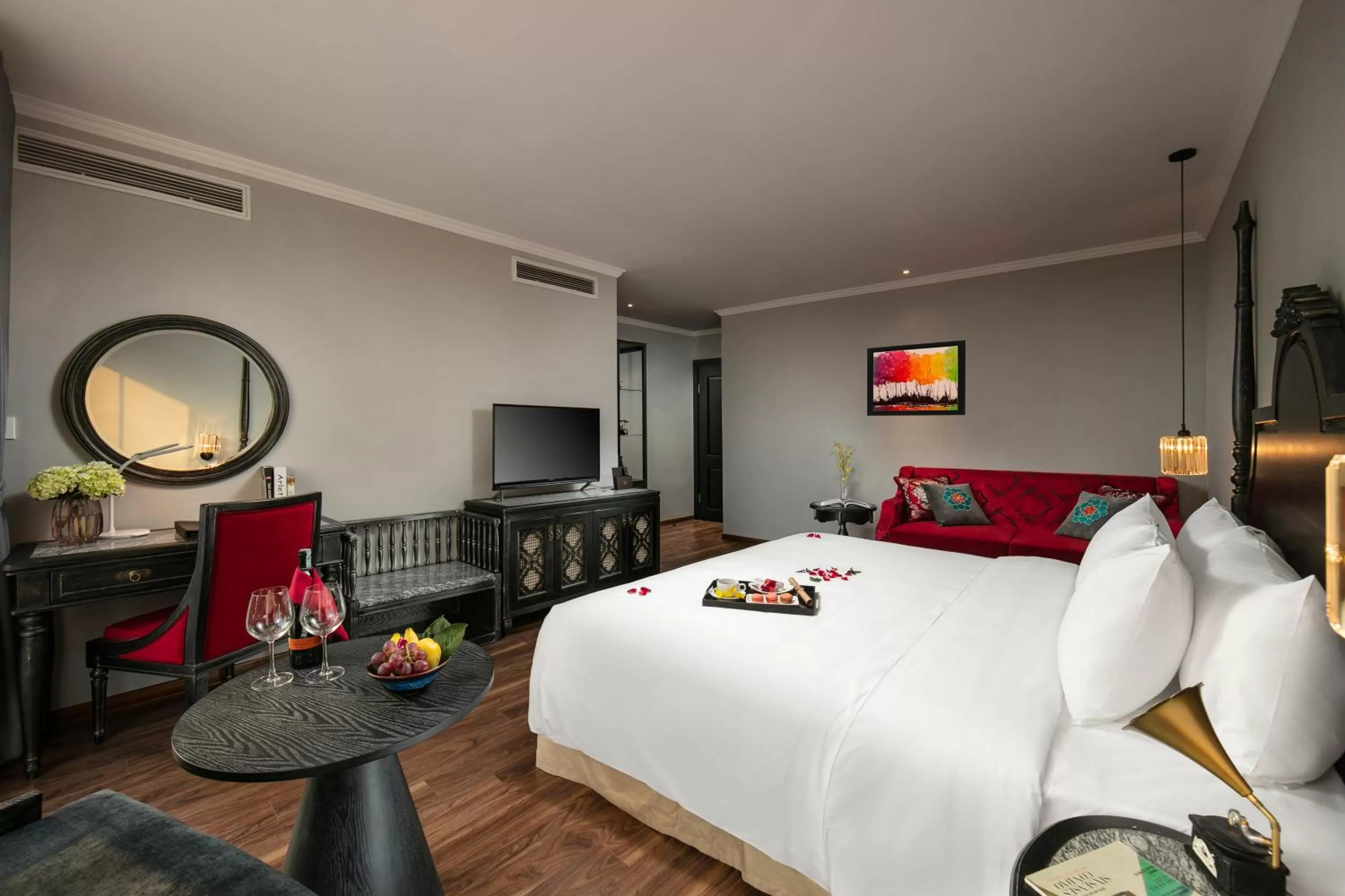 Bedroom, Bed in Shining Central Hotel & Spa