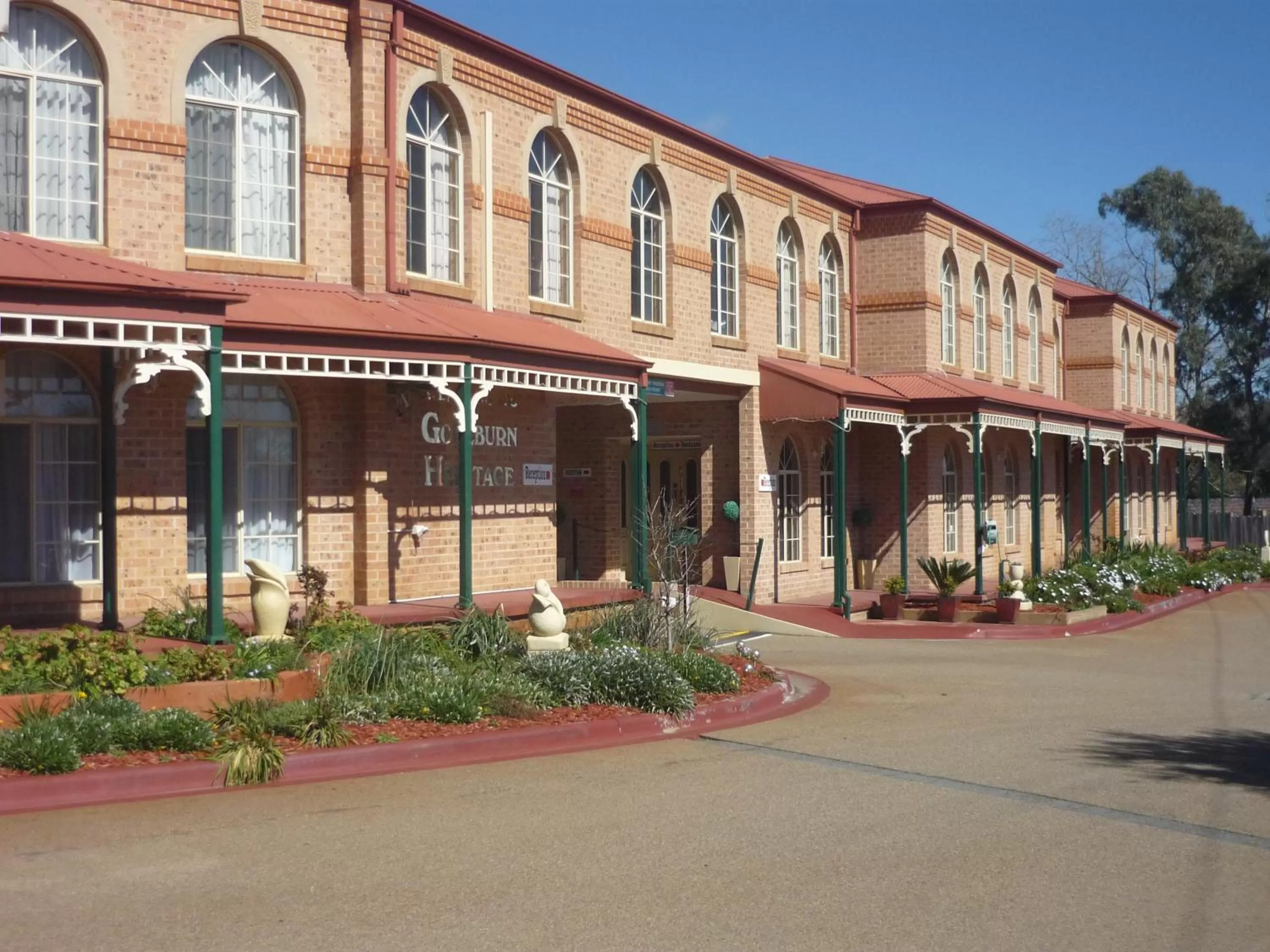 Facade/entrance in Heritage Motor Inn Goulburn