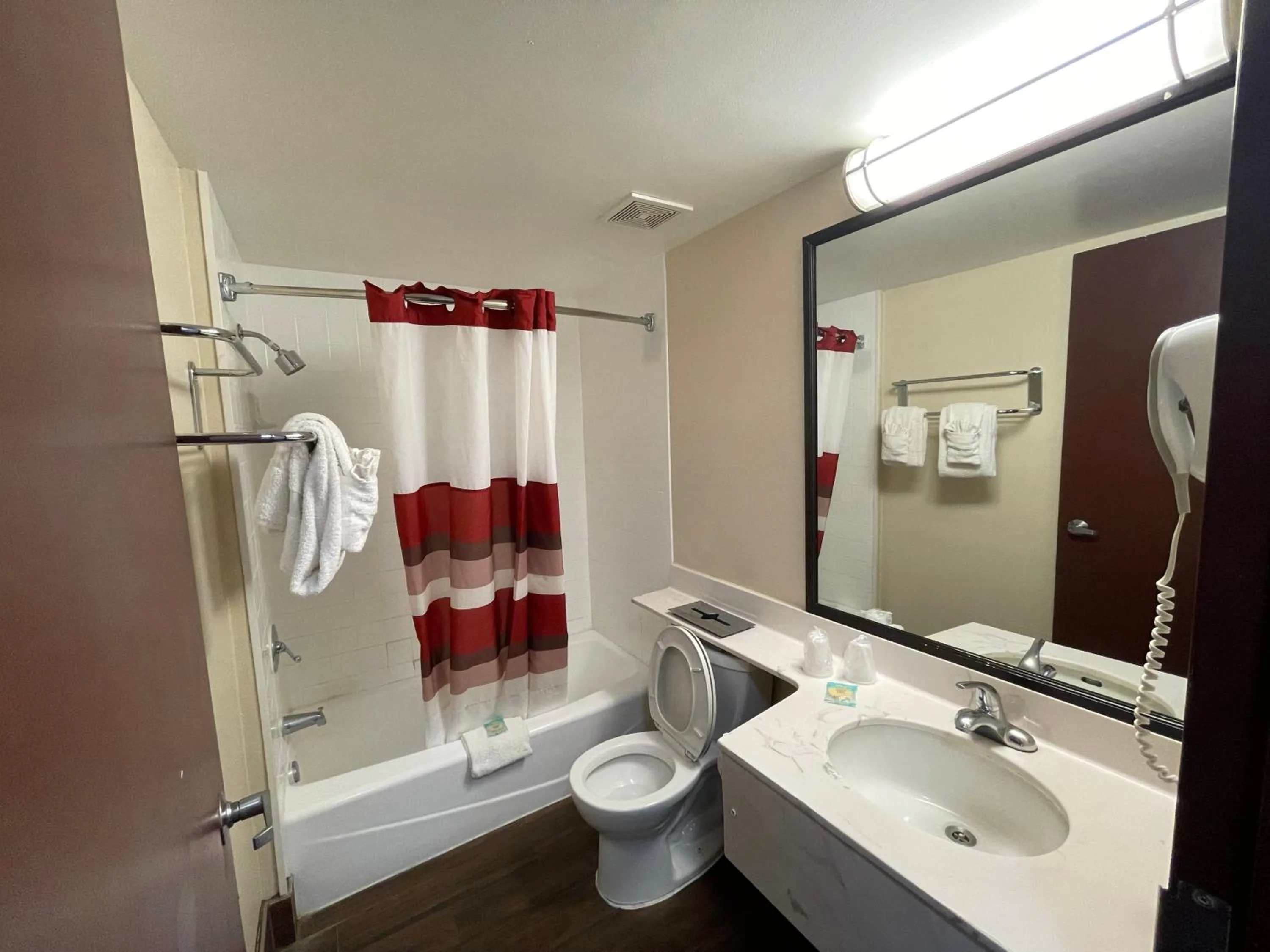 Bathroom in Tropical Palms Hotel