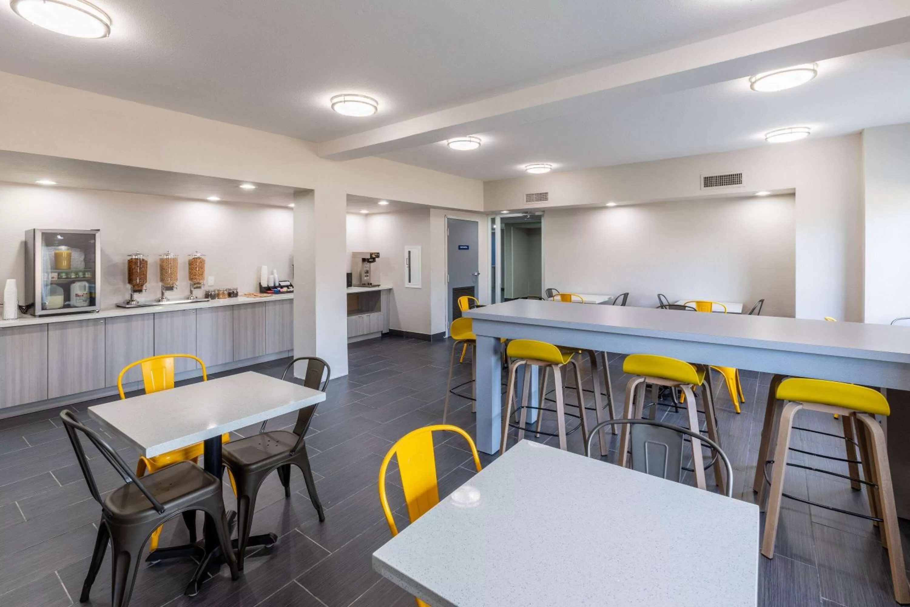 Breakfast in Microtel Inn & Suites by Wyndham Bossier City