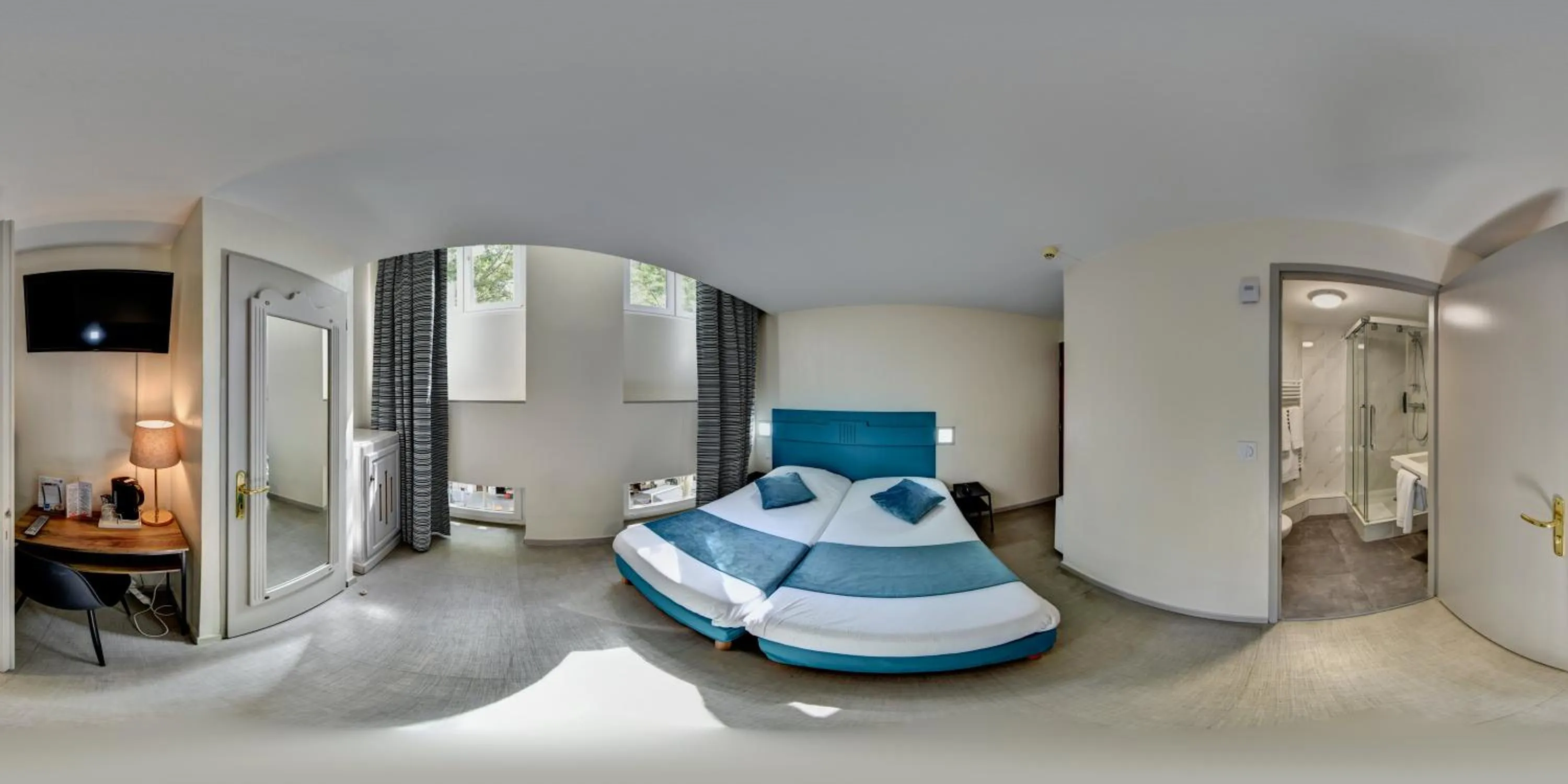 Shower, Bed in Hôtel du Parc