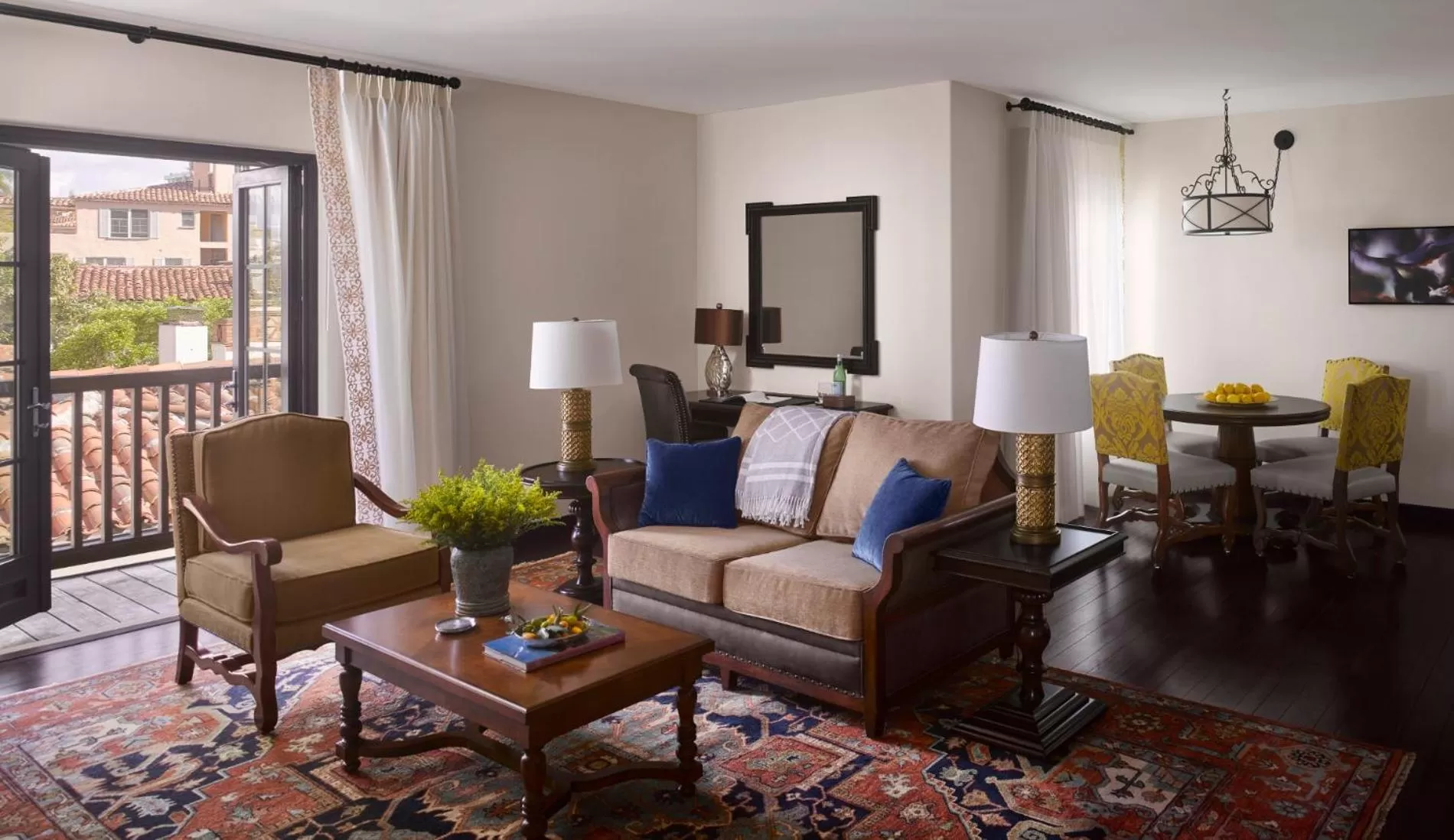 Living room in Plaza la Reina