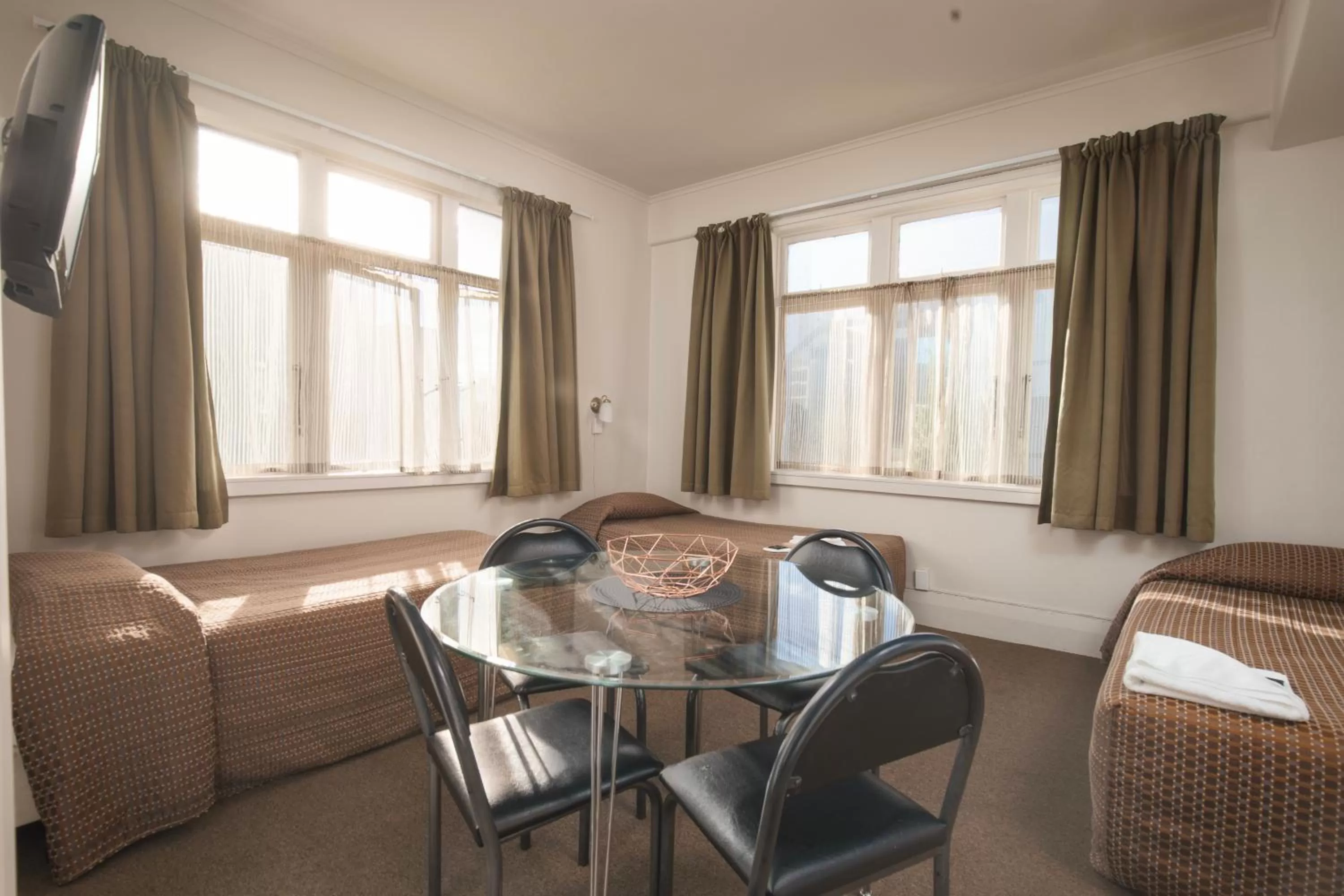 Living room in Kiwi International Hotel