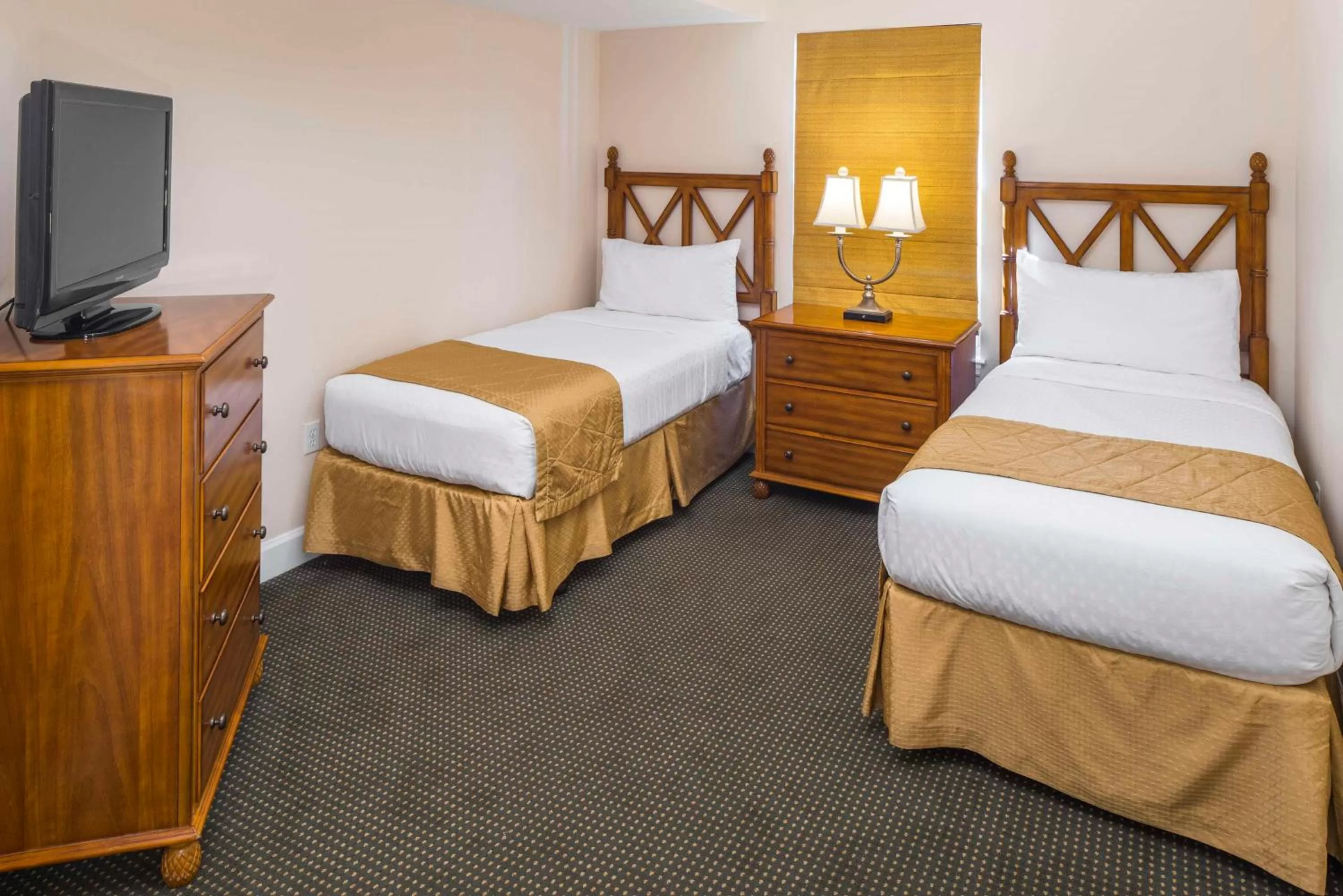 2 Bedroom 1 King 2 Twins Suite Roll-in Shower in Hilton Vacation Club Grande Villas Orlando