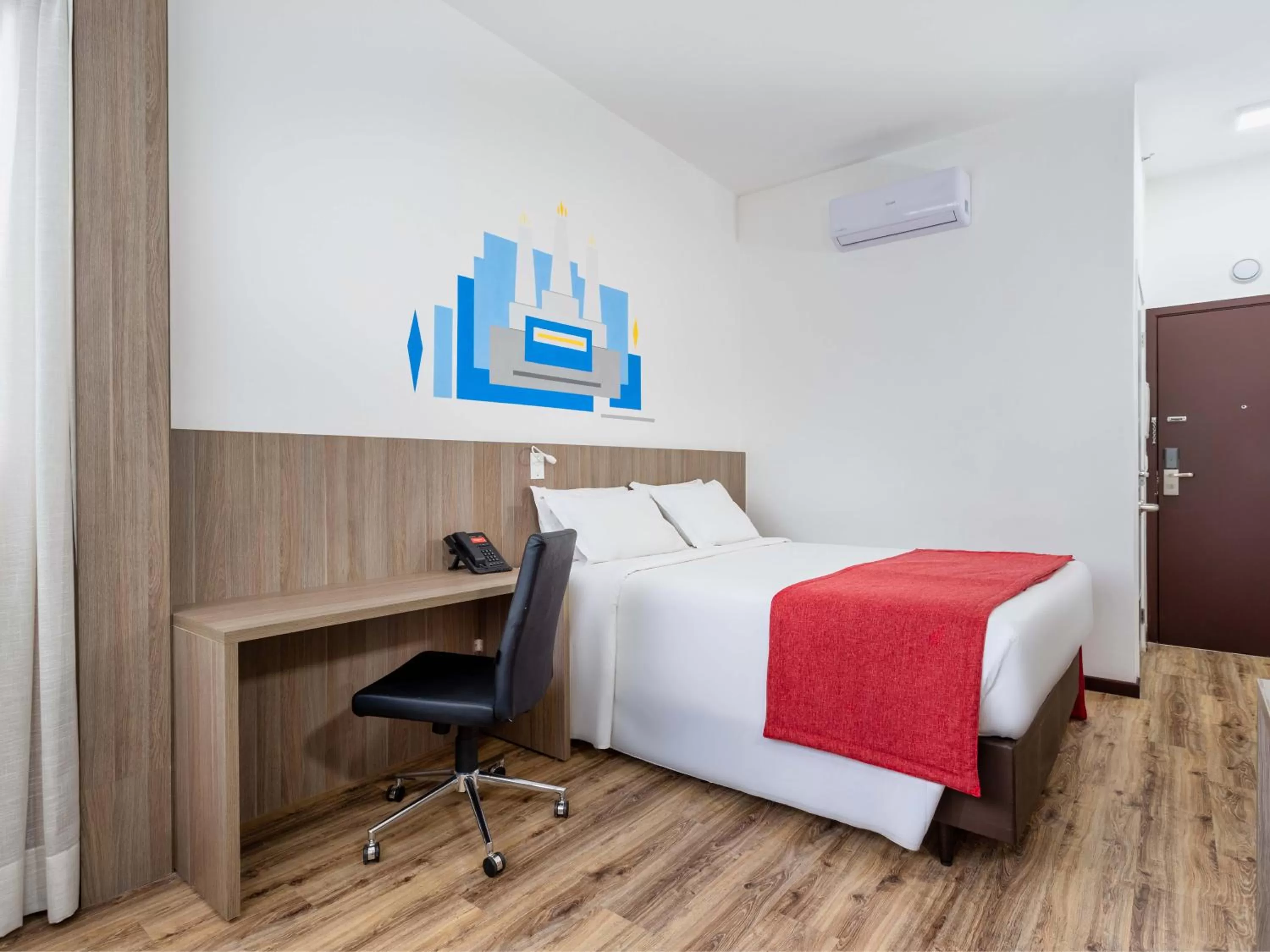 People, Bed in Ramada Encore by Wyndham São Paulo Osasco