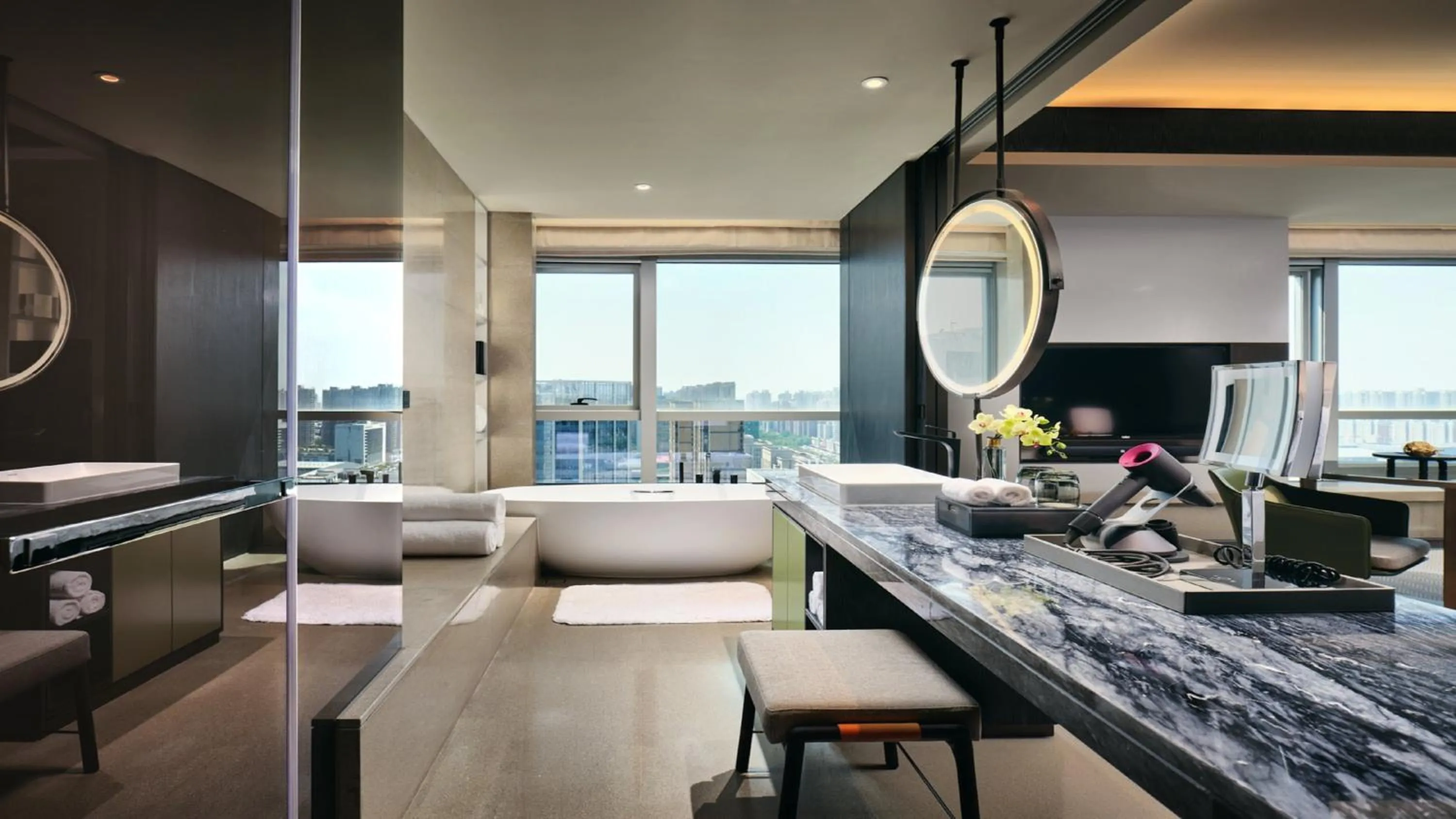 Photo of the whole room in InterContinental Xi'an North by IHG