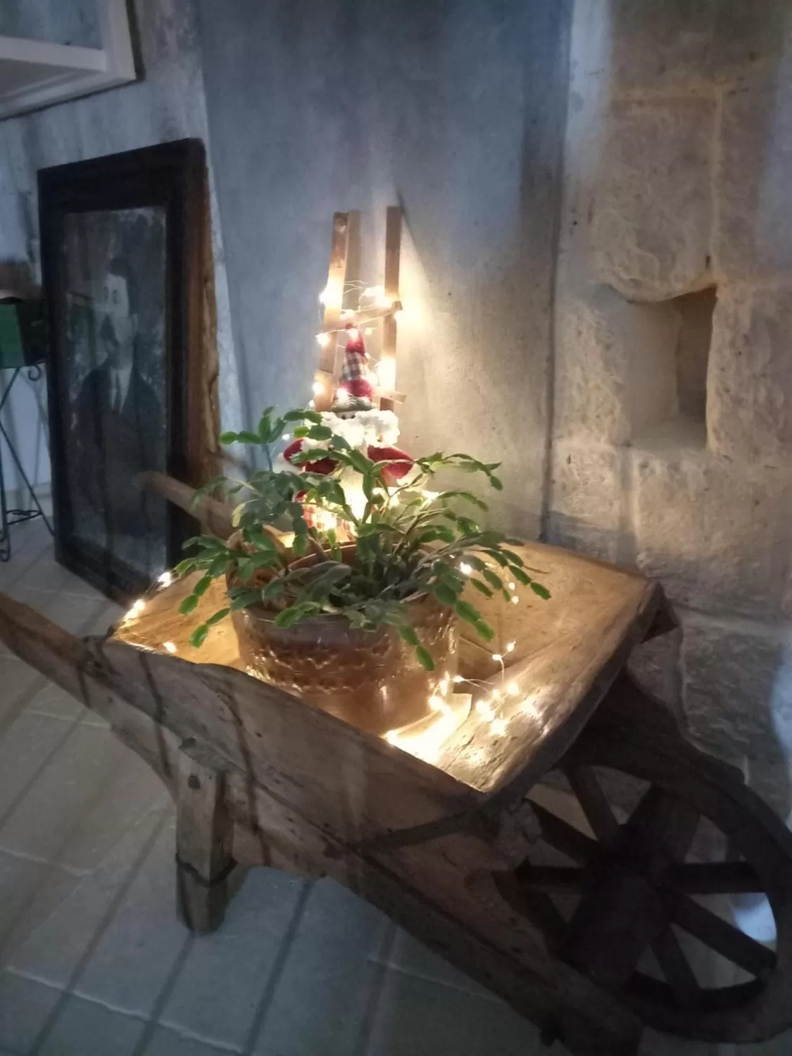 Decorative detail in Le Petit Palais - Naples