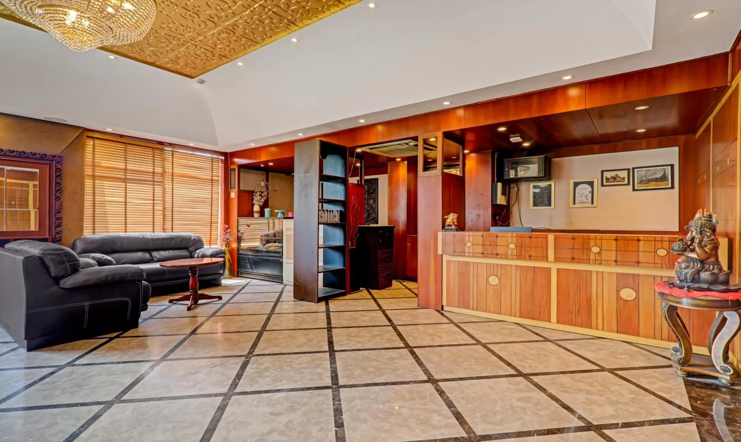 Lobby or reception in Treebo Edesia