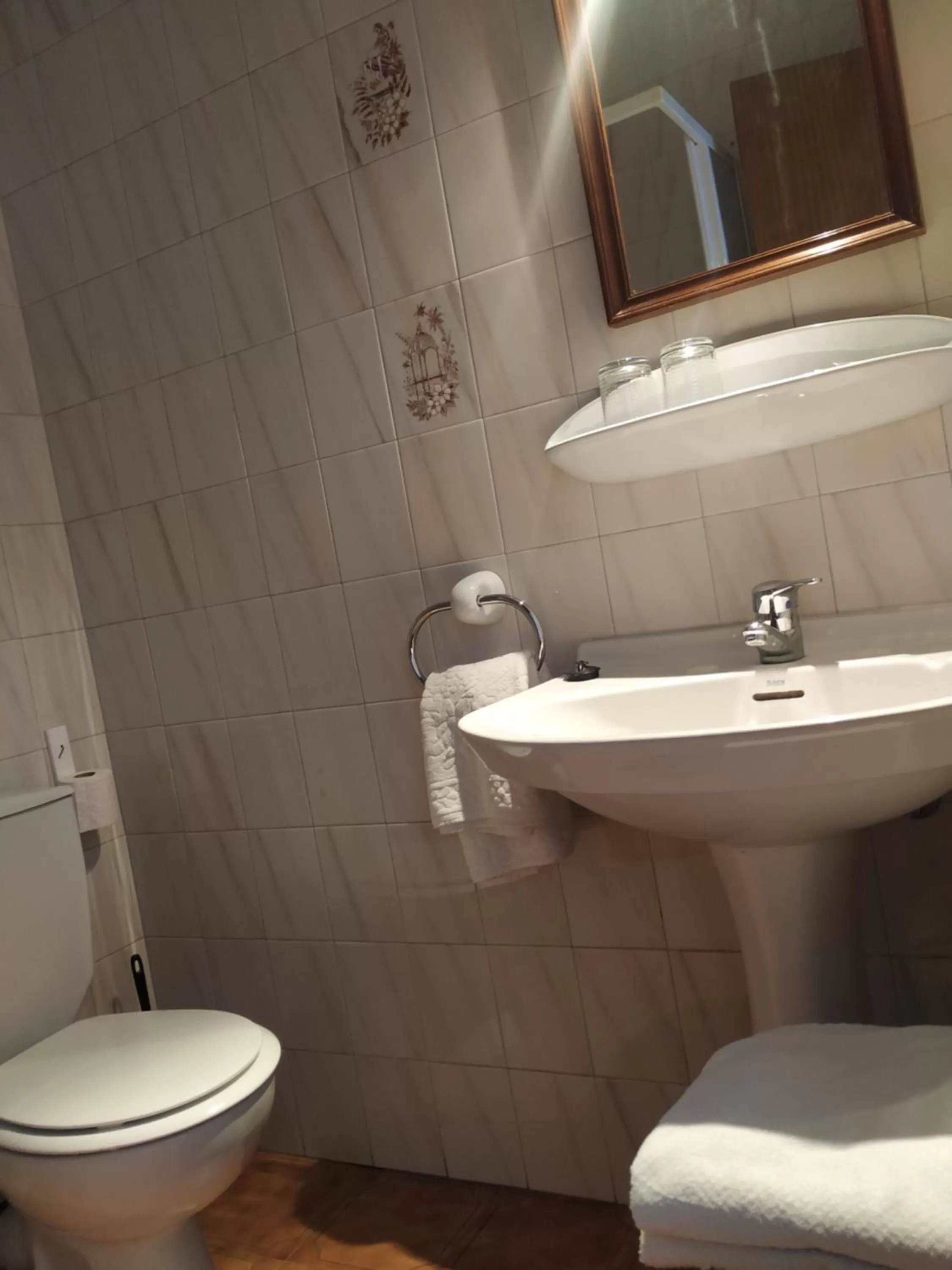 Hostal agripino y Restaurante asiático